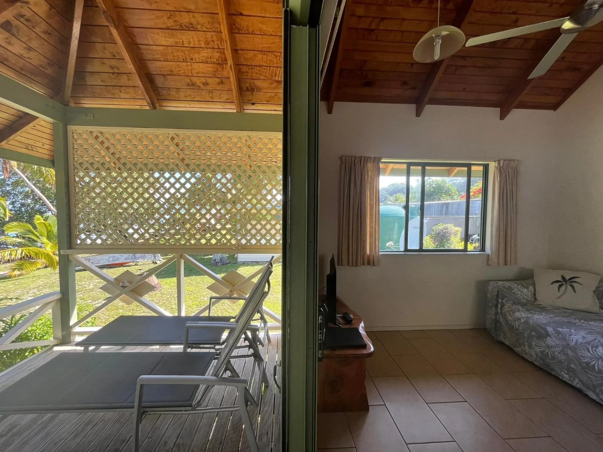 Patio in Paparei Beachfront Bungalows, Aitutaki