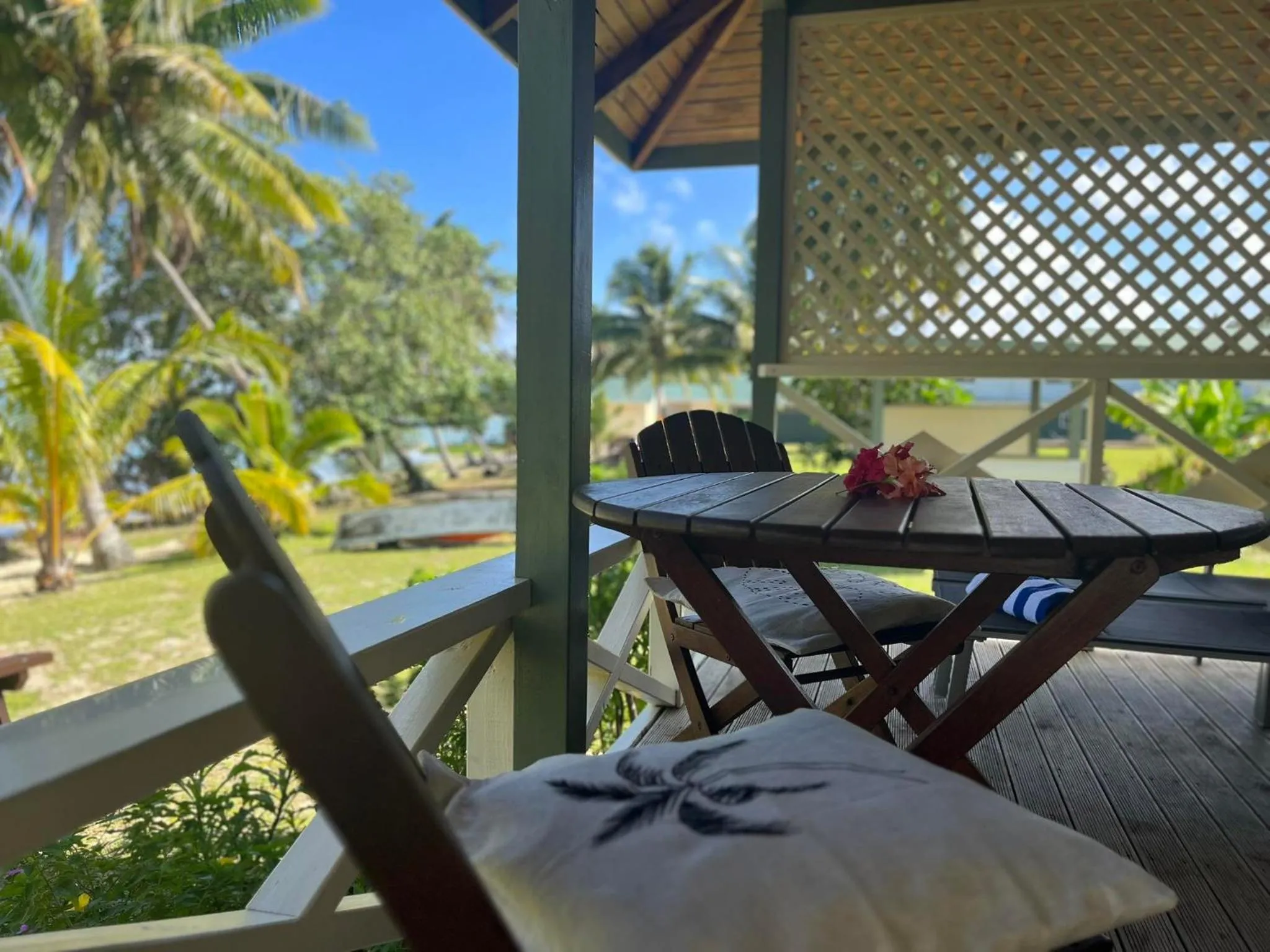 Patio in Paparei Beachfront Bungalows, Aitutaki