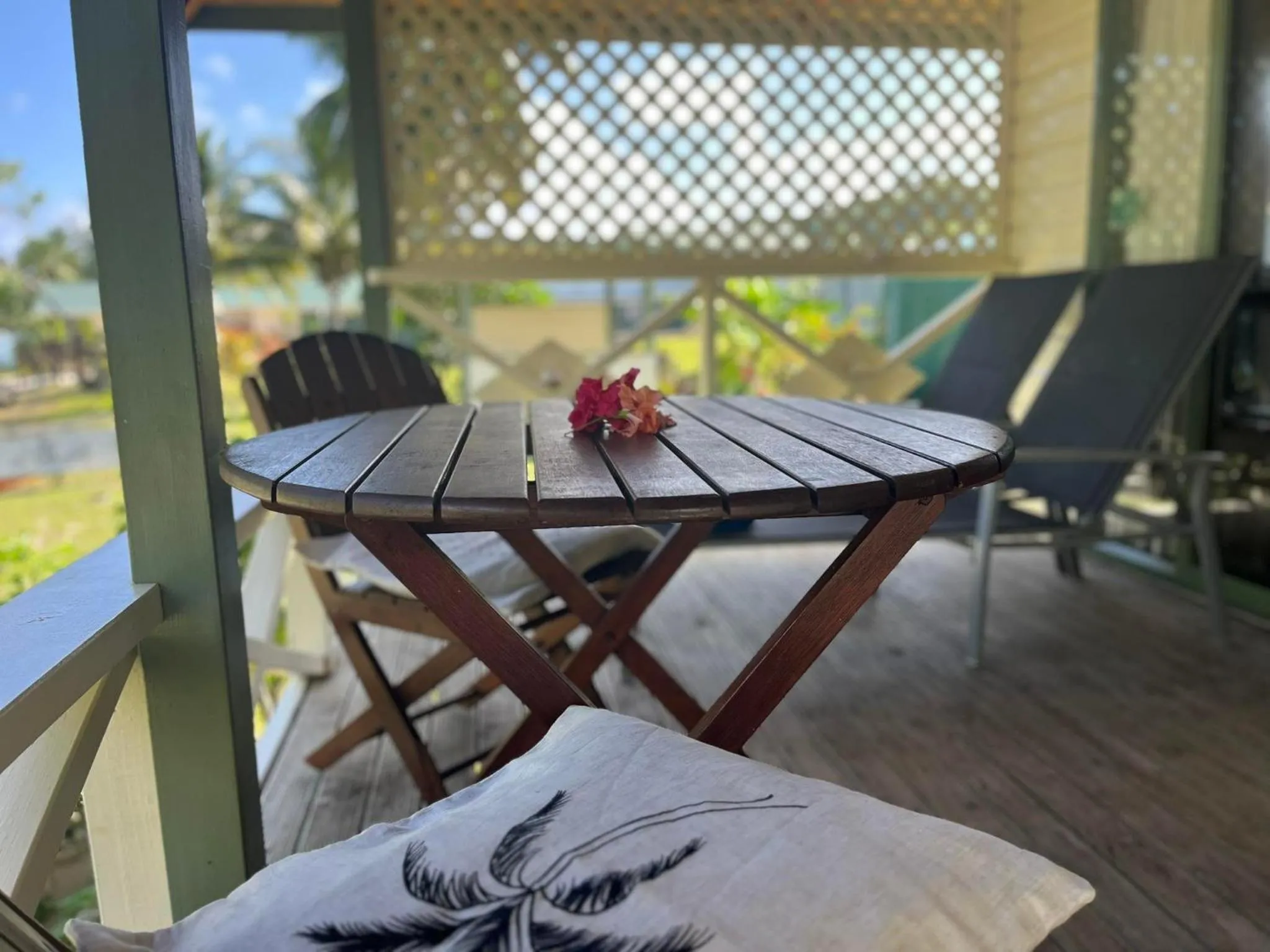Patio in Paparei Beachfront Bungalows, Aitutaki