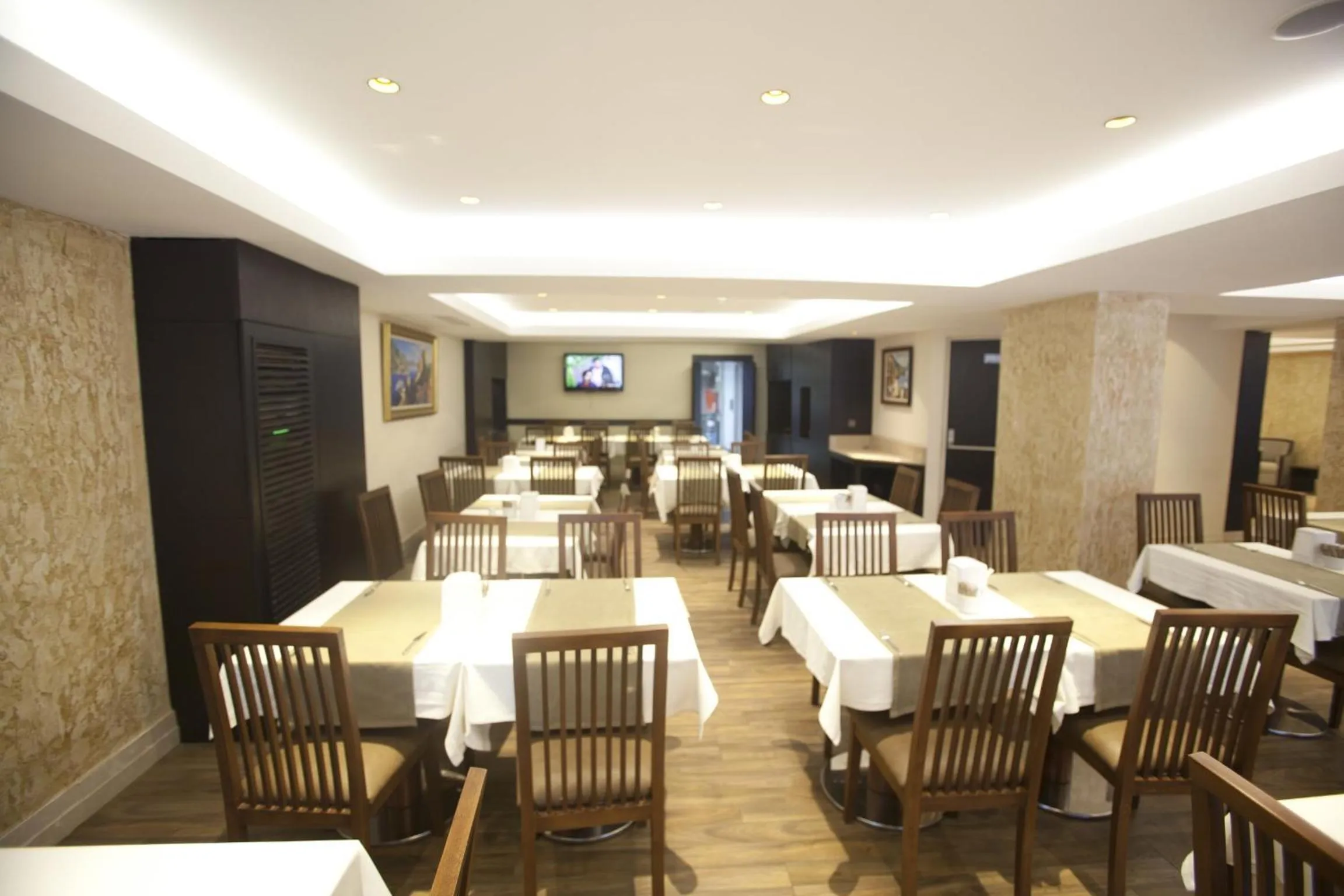 Restaurant/places to eat in Grand Laleli Hotel