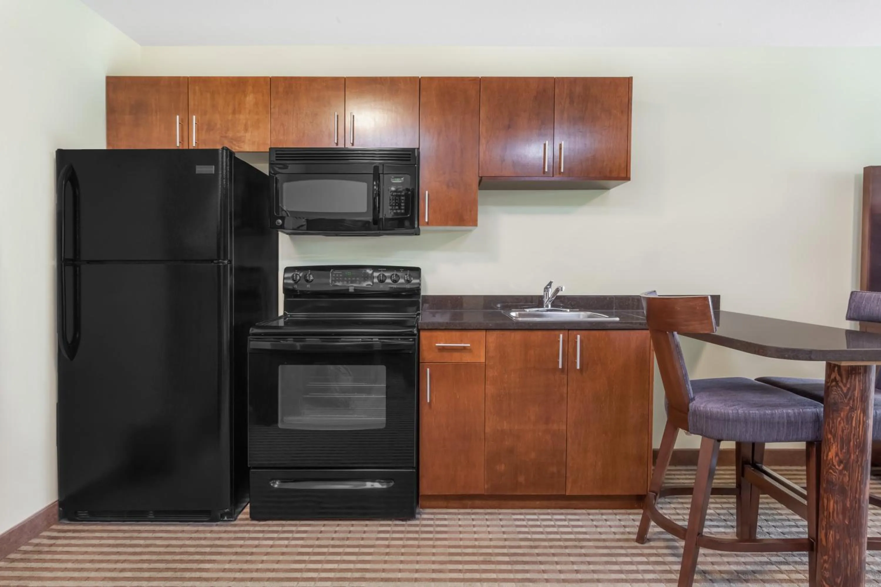 Kitchen or kitchenette in Ramada by Wyndham Carlyle