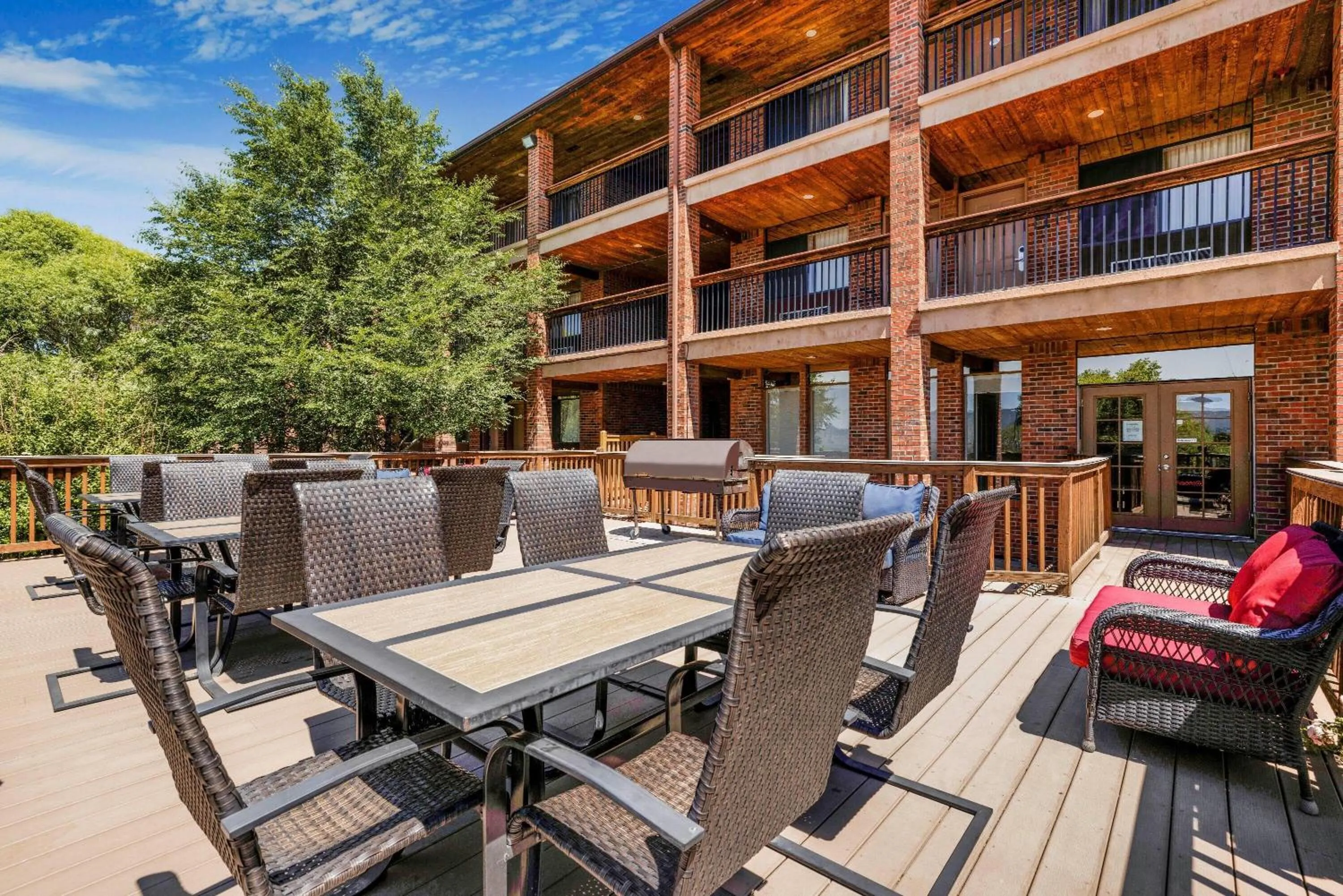 Inner courtyard view in Baymont by Wyndham Cortez