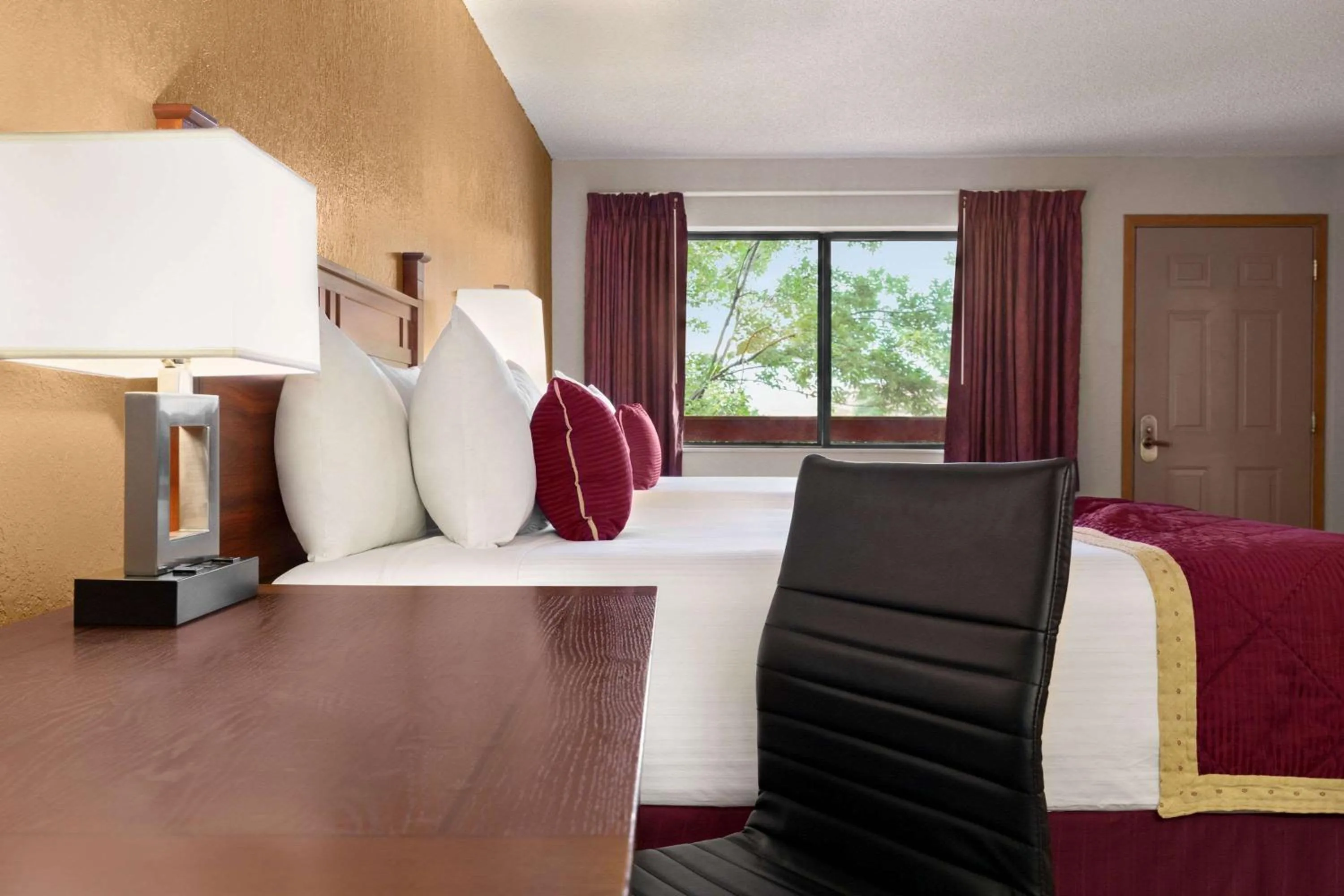 Photo of the whole room in Baymont by Wyndham Cortez