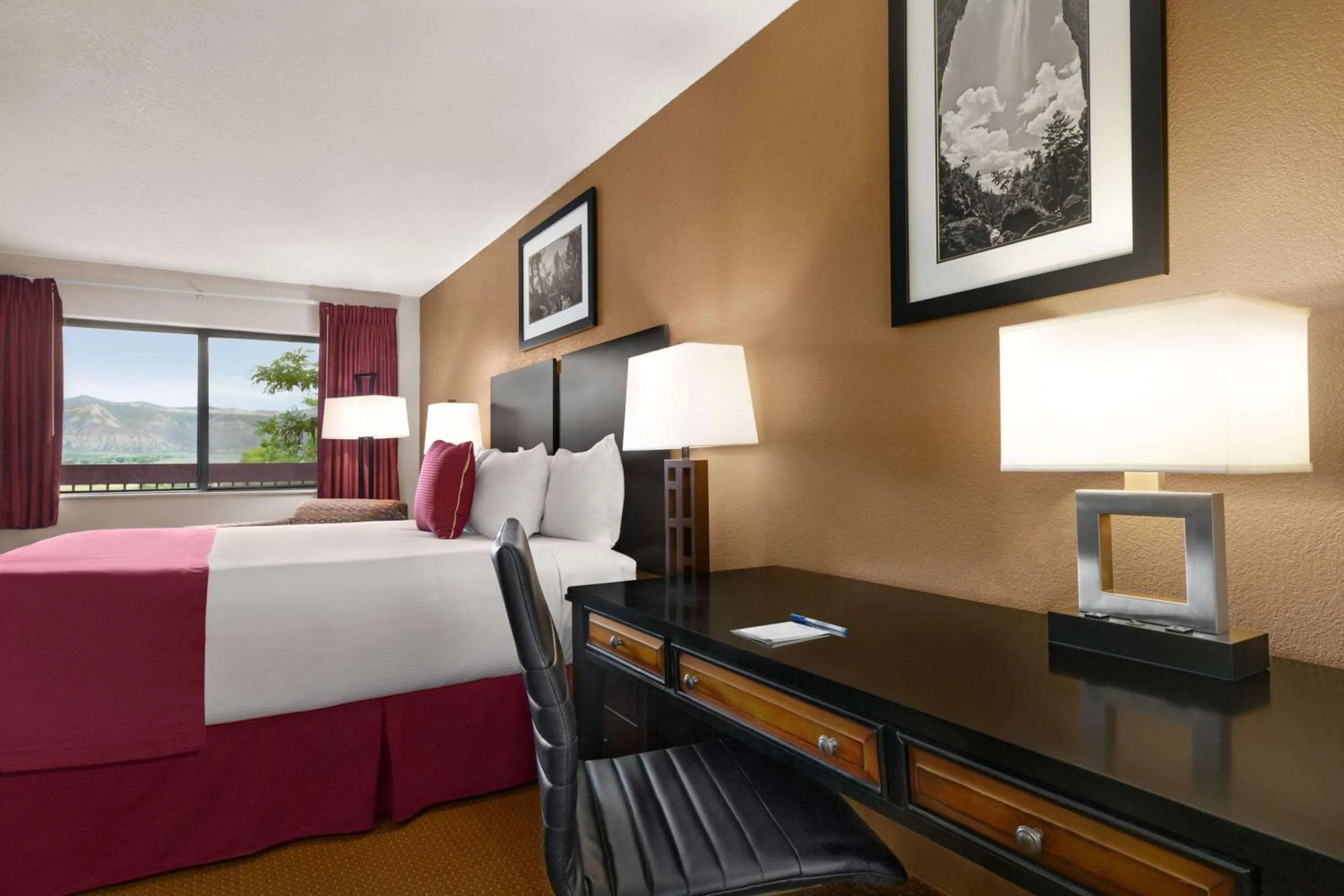 Photo of the whole room, Bed in Baymont by Wyndham Cortez