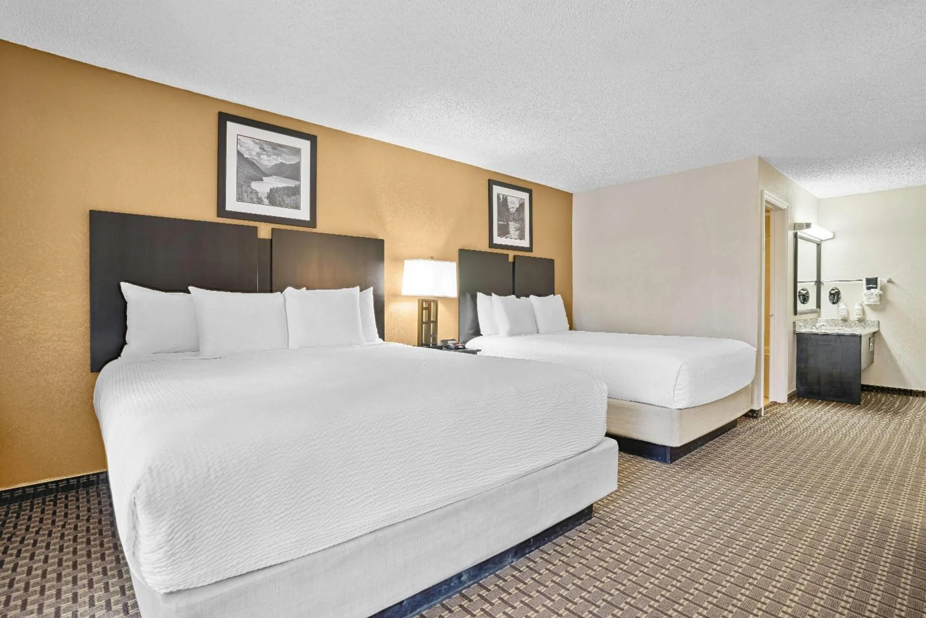 Photo of the whole room, Bed in Baymont by Wyndham Cortez