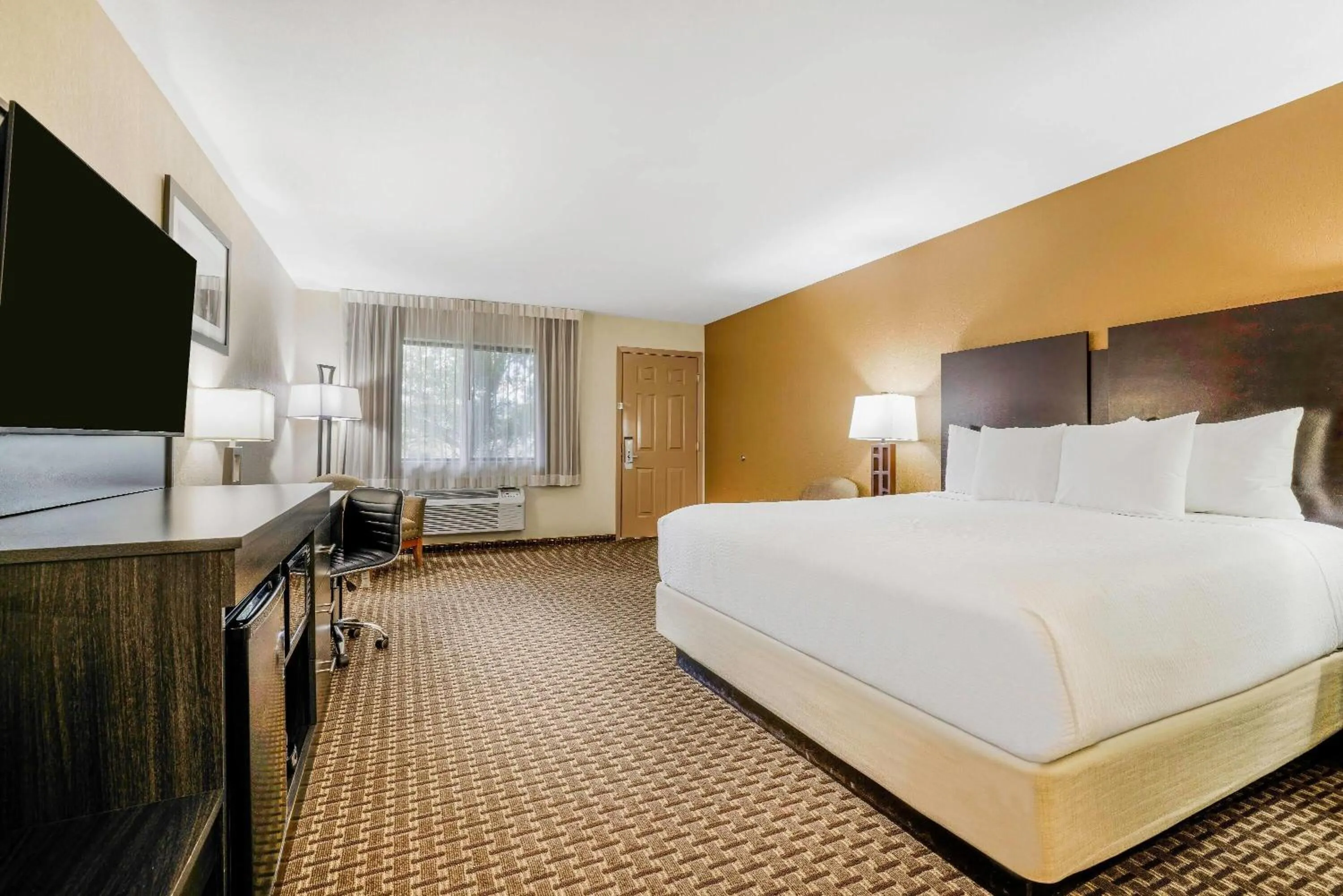 Bed in Baymont by Wyndham Cortez