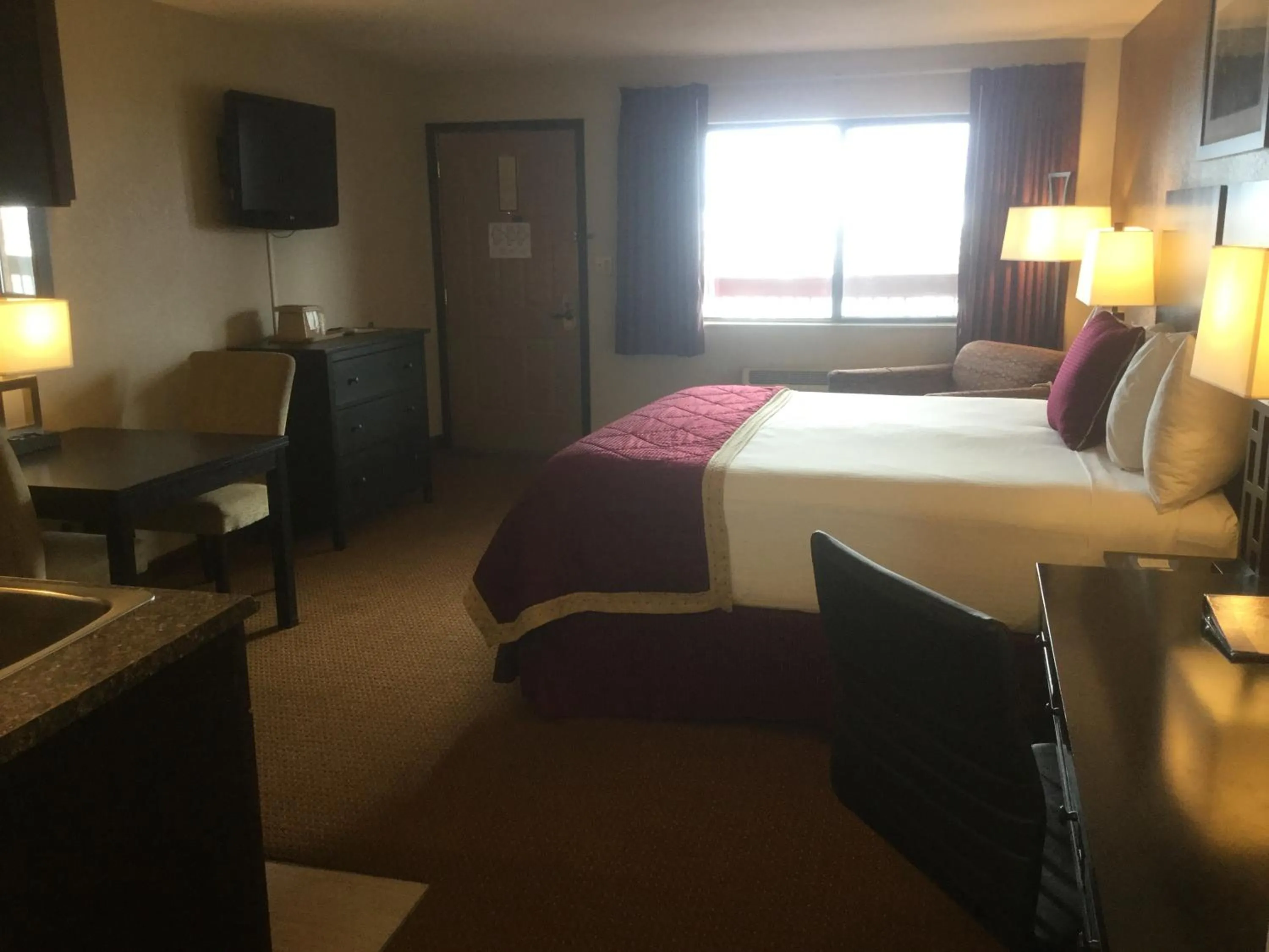 Photo of the whole room, Bed in Baymont by Wyndham Cortez