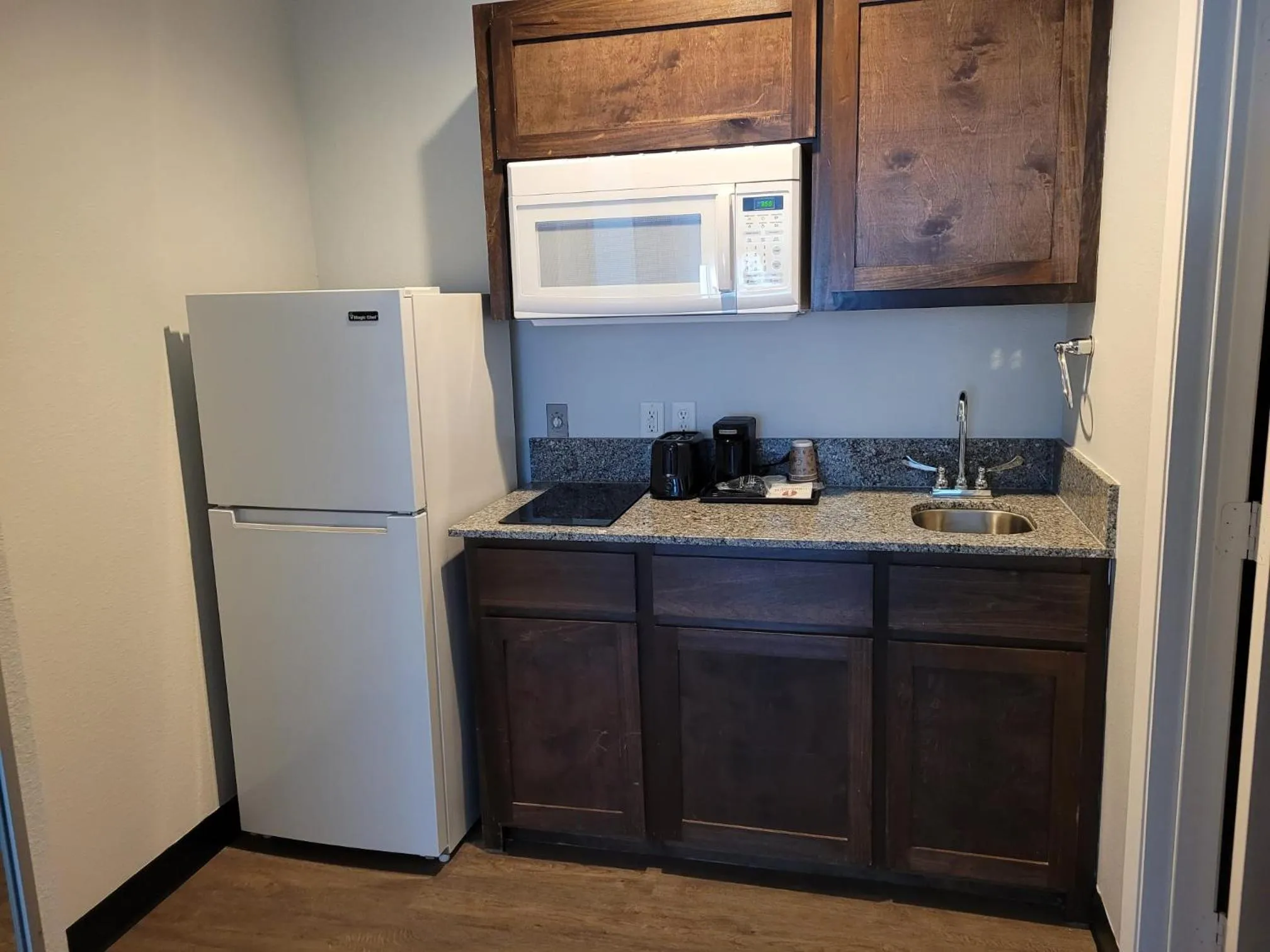 Kitchen or kitchenette in Studio 6 Gonzales, TX