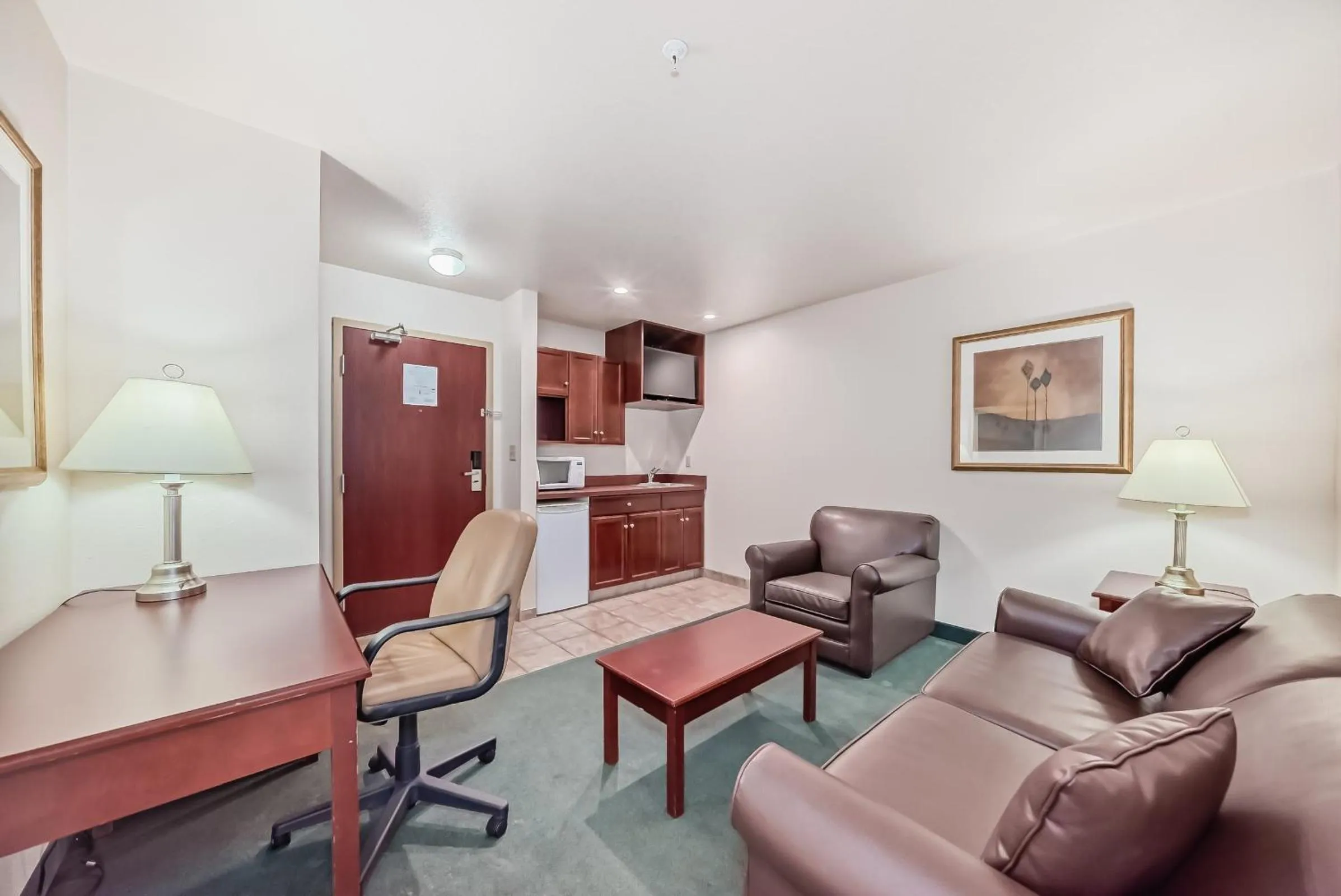 Kitchen or kitchenette in Grande Cache Inn & Suites