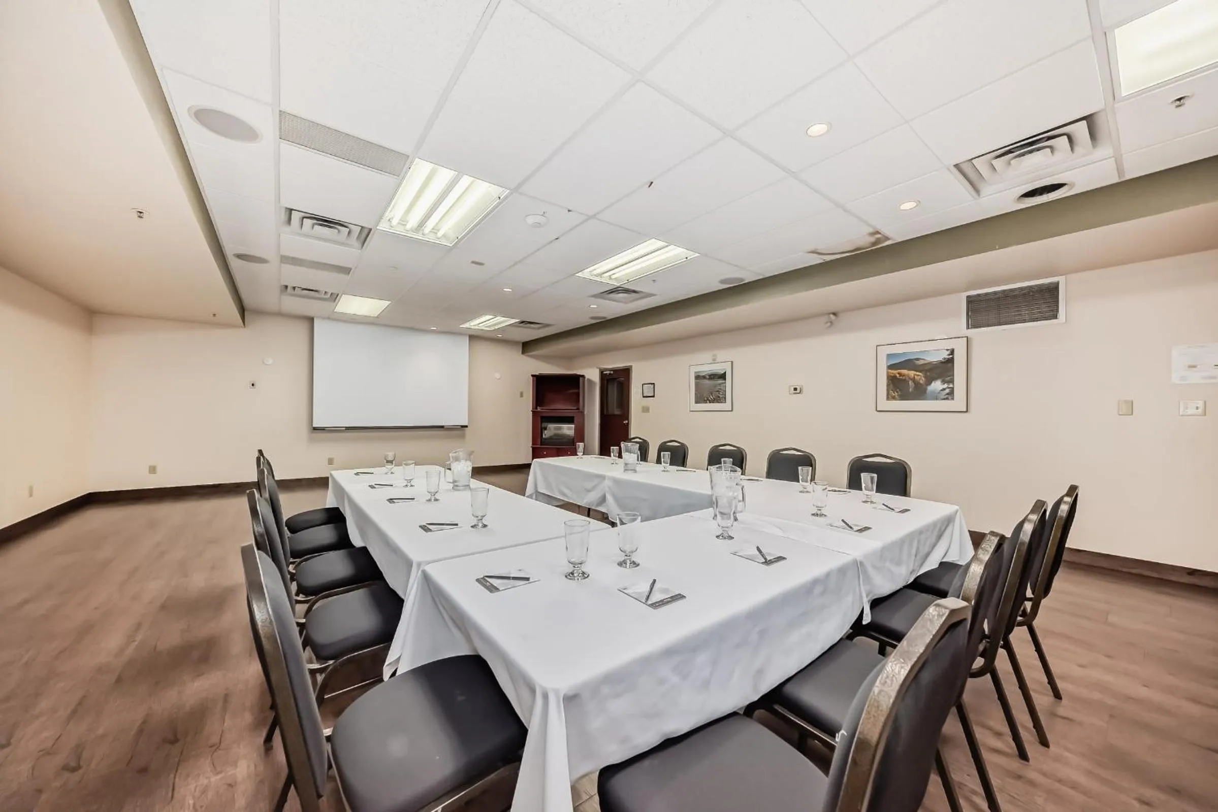 Meeting/conference room in Grande Cache Inn & Suites