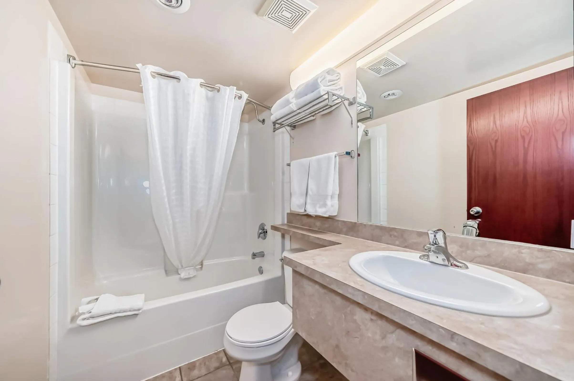 Bathroom in Grande Cache Inn & Suites
