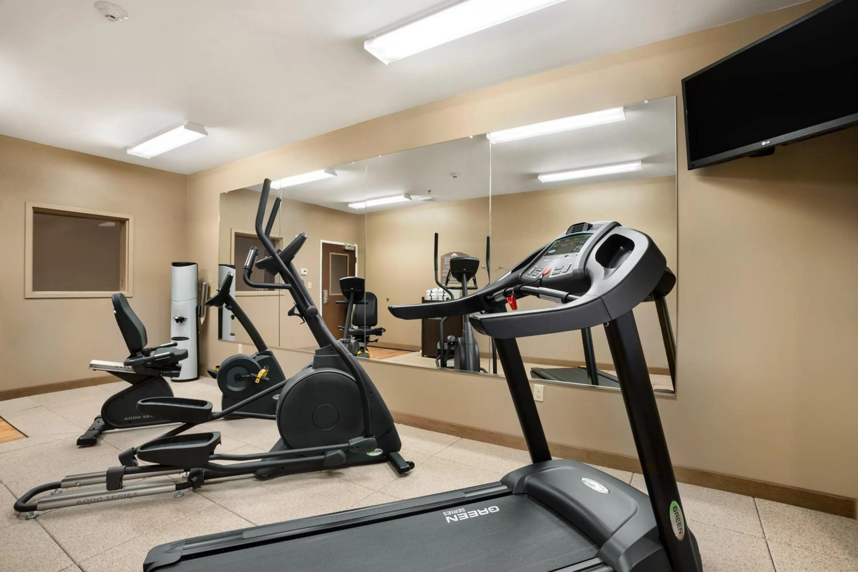 Fitness centre/facilities in Microtel Inn & Suites by Wyndham Cambridge