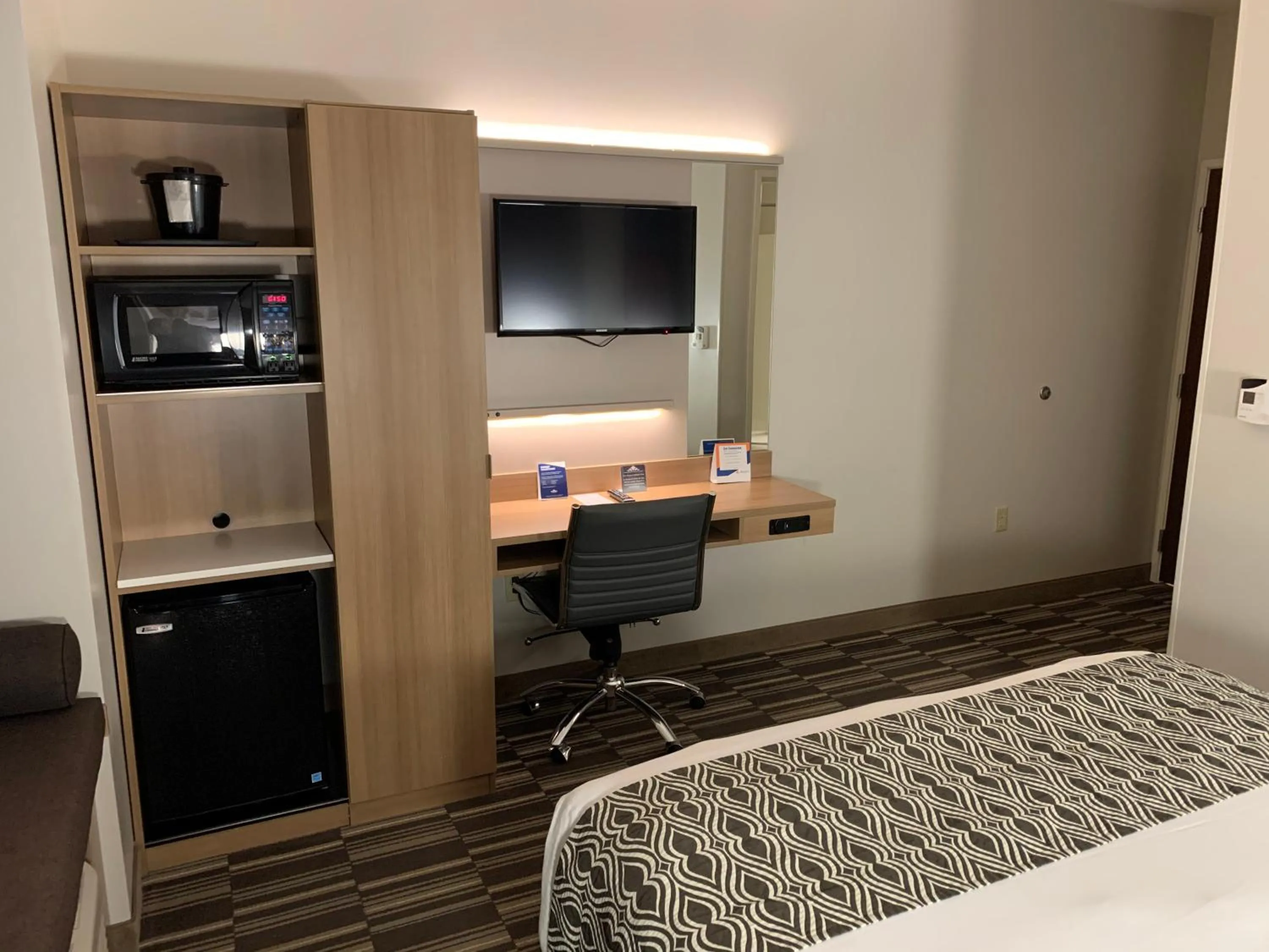 Photo of the whole room, Bed in Microtel Inn & Suites by Wyndham Georgetown Delaware Beaches