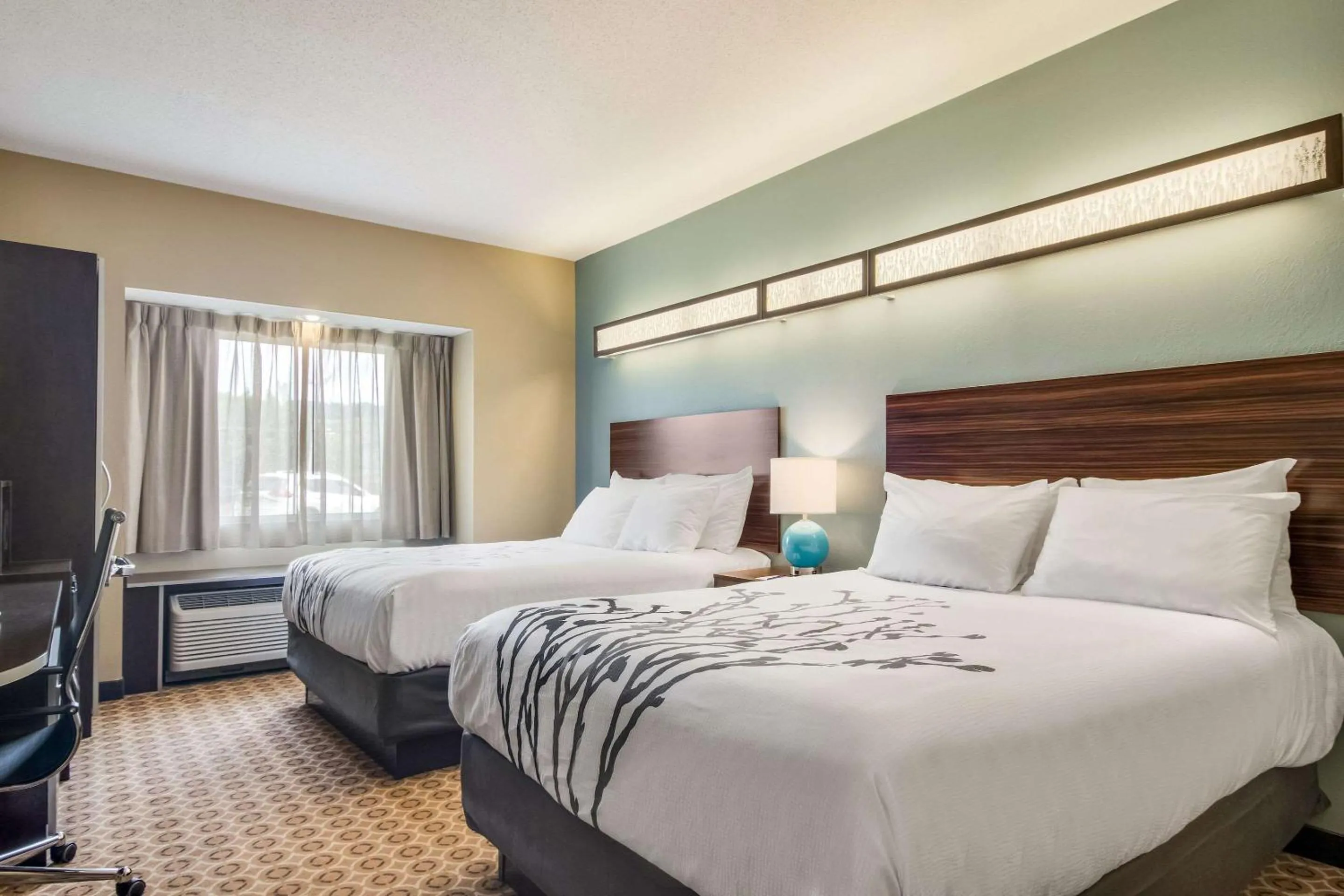 Bedroom in Sleep Inn & Suites Steubenville at the University