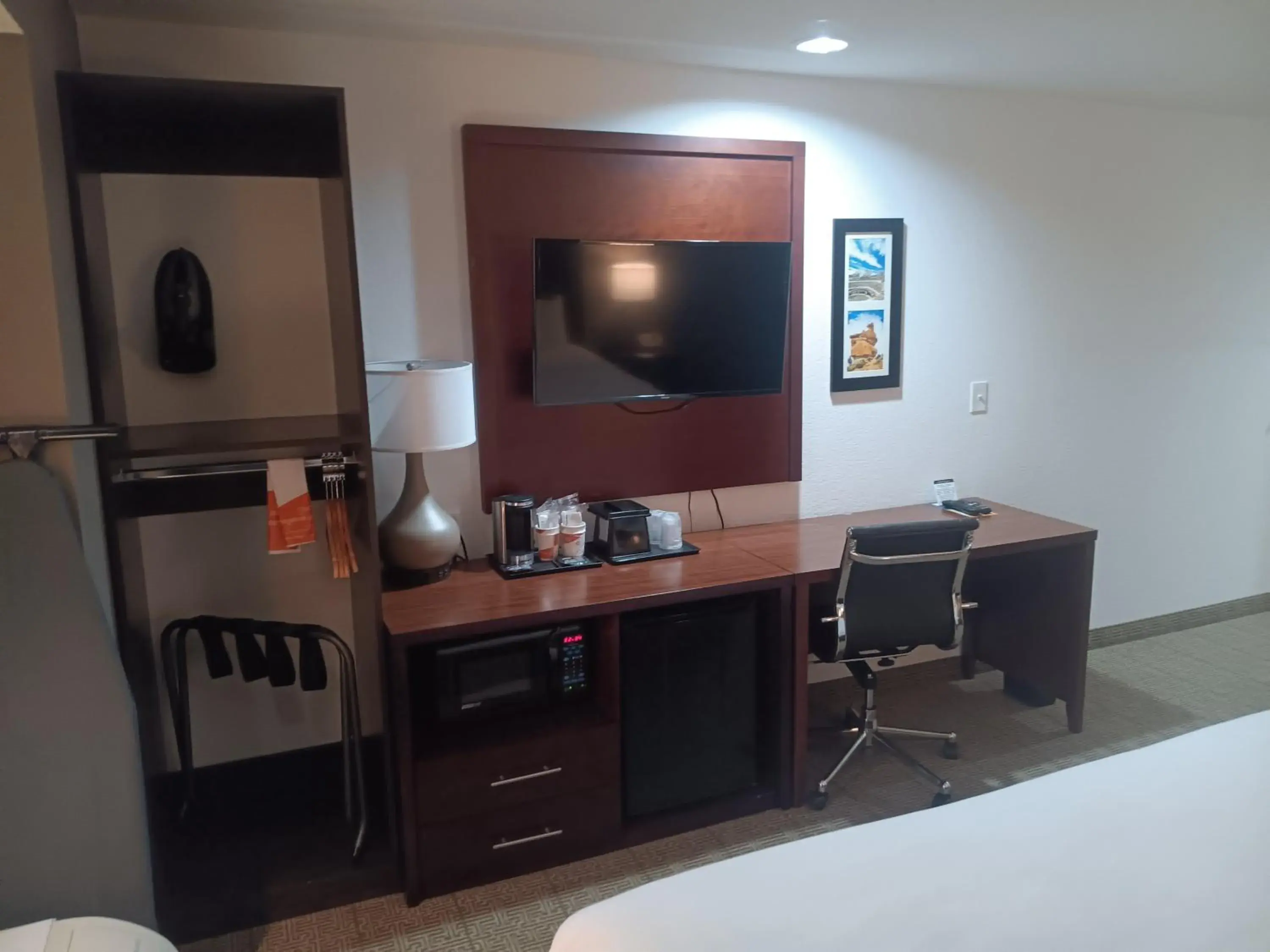 King Room - Accessible/Non Smoking in Comfort Inn & Suites King Room - Accessible/Non Smoking in Comfort Inn & Suites