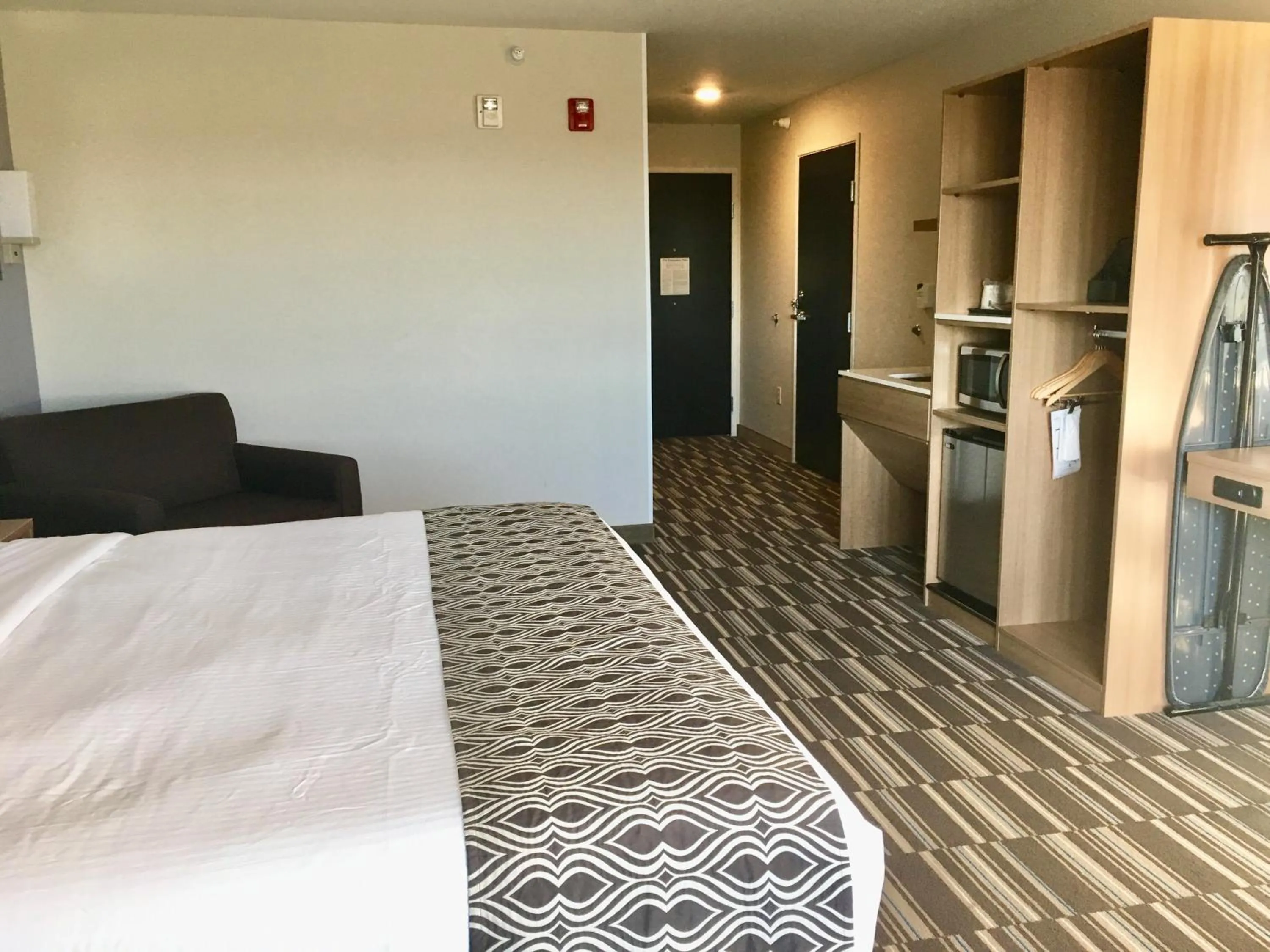 Photo of the whole room, Bed in Microtel Inn & Suites By Wyndham Moorhead Fargo Area