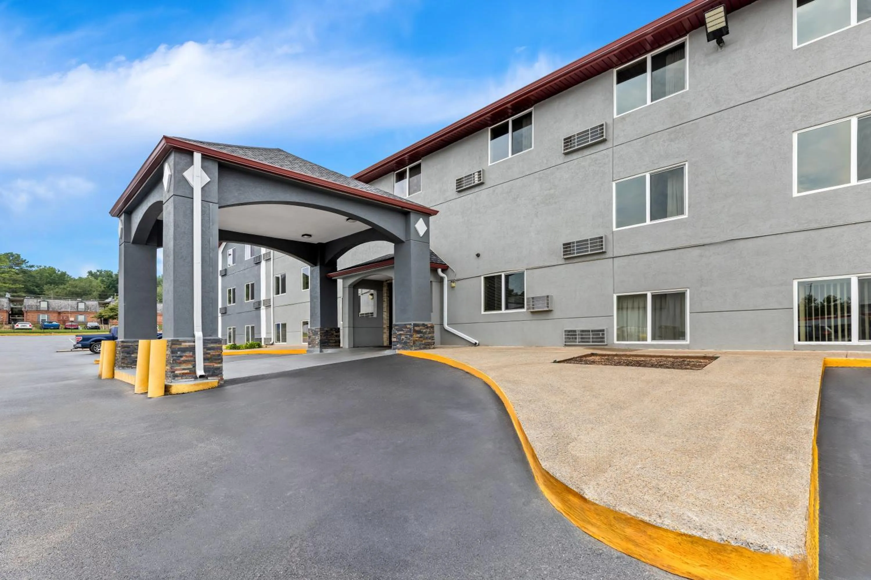 Property building in Red Roof Inn Huntsville, AL