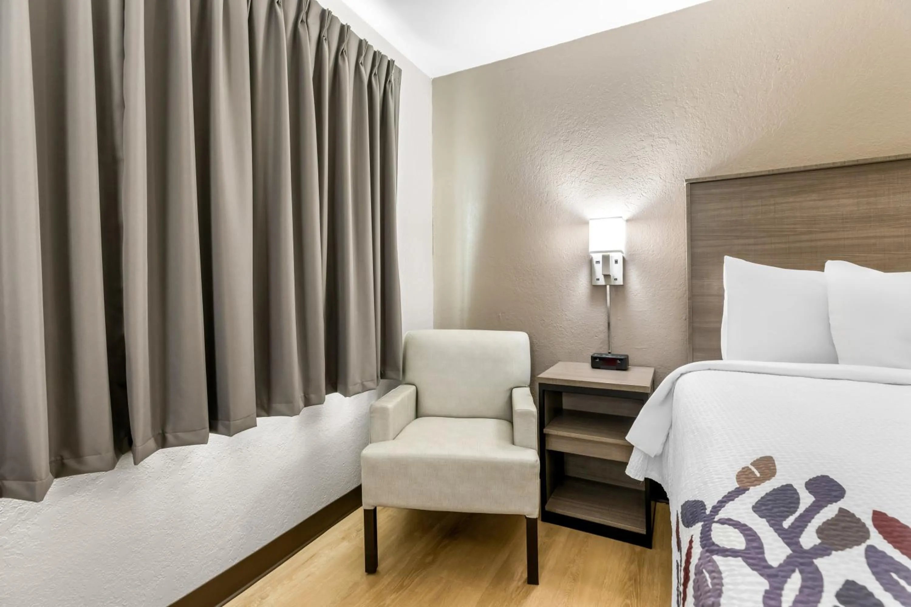 Bedroom, Bed in Red Roof Inn Huntsville, AL