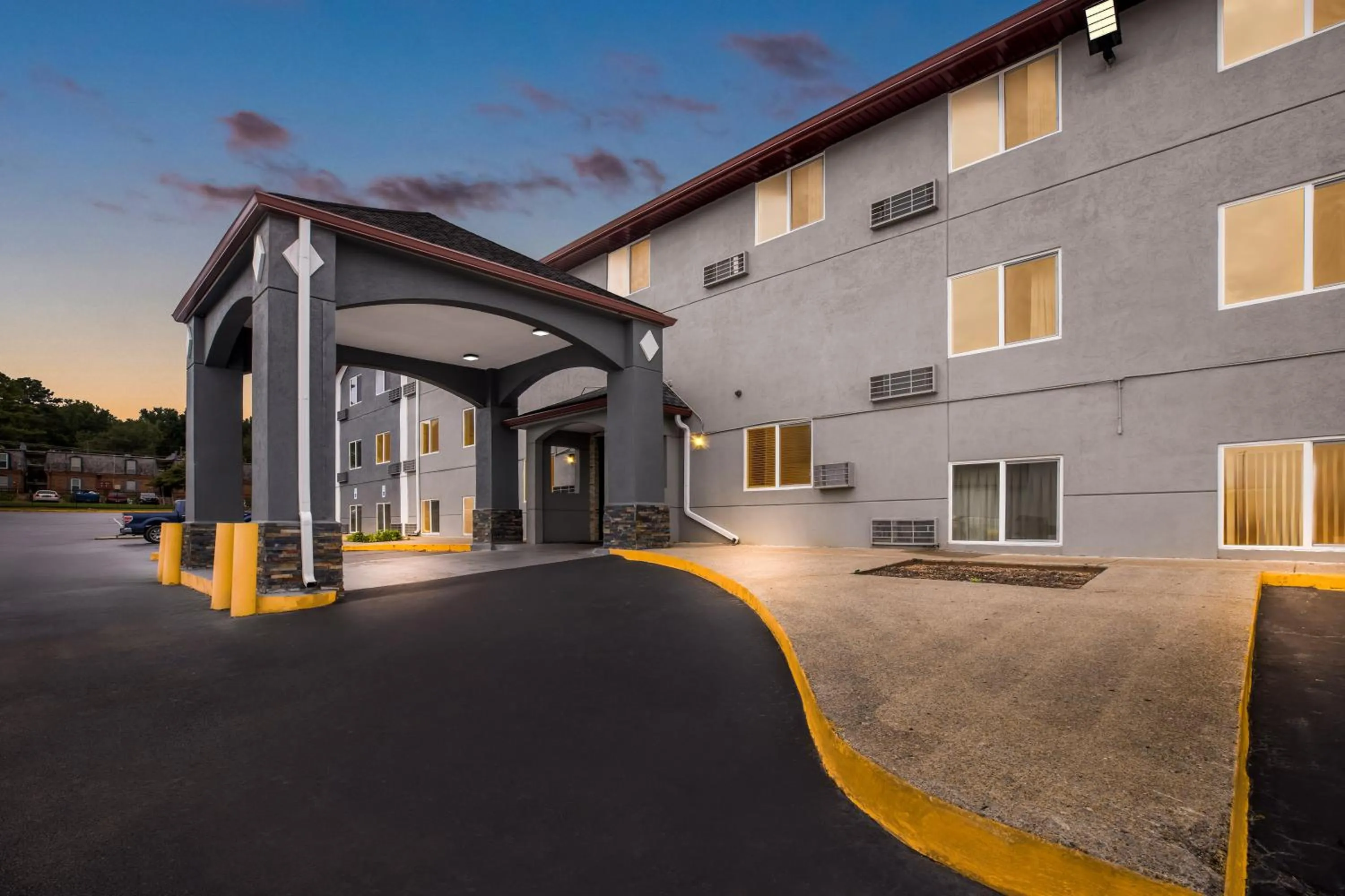Facade/entrance in Red Roof Inn Huntsville, AL