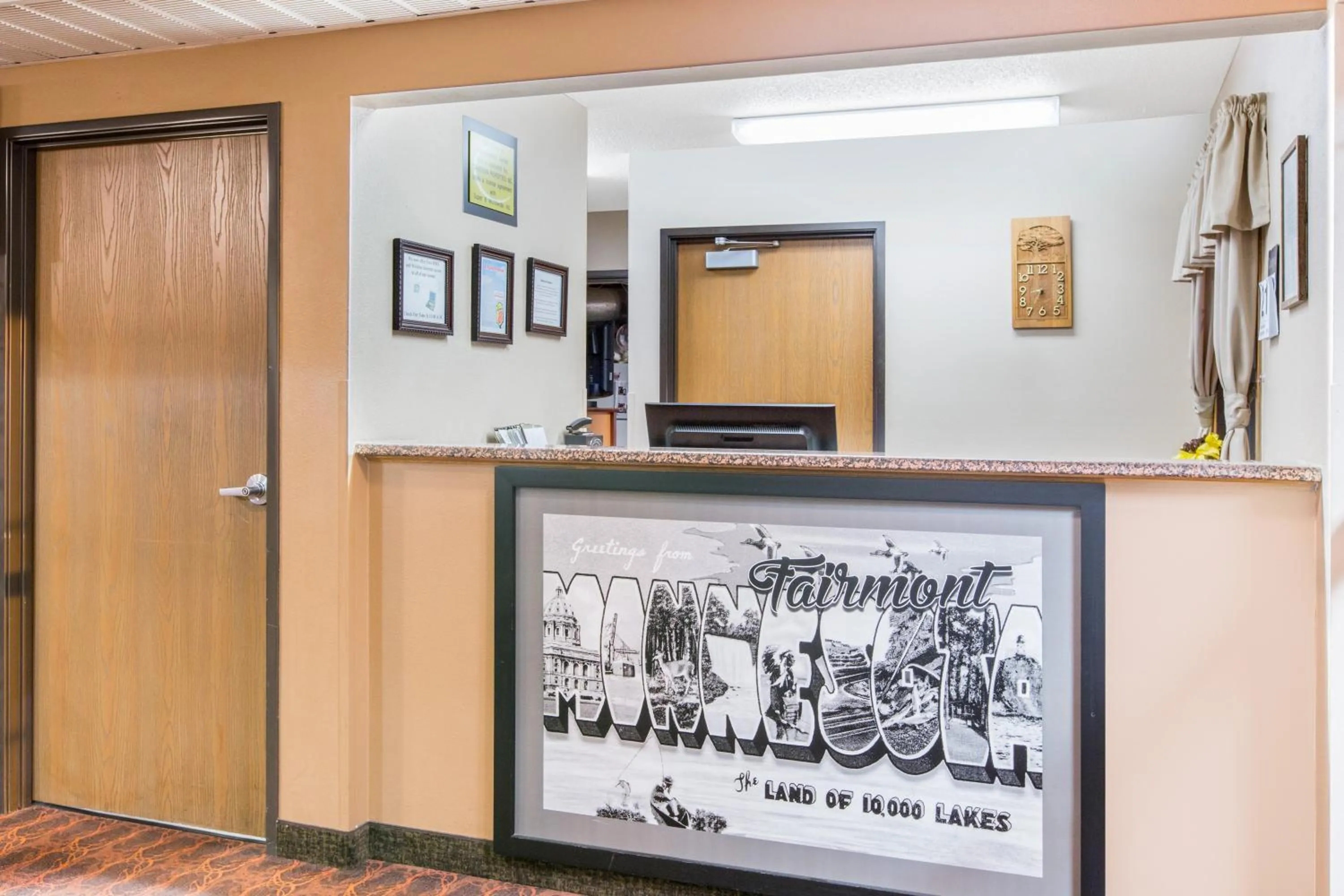 Lobby or reception in Super 8 by Wyndham Fairmont