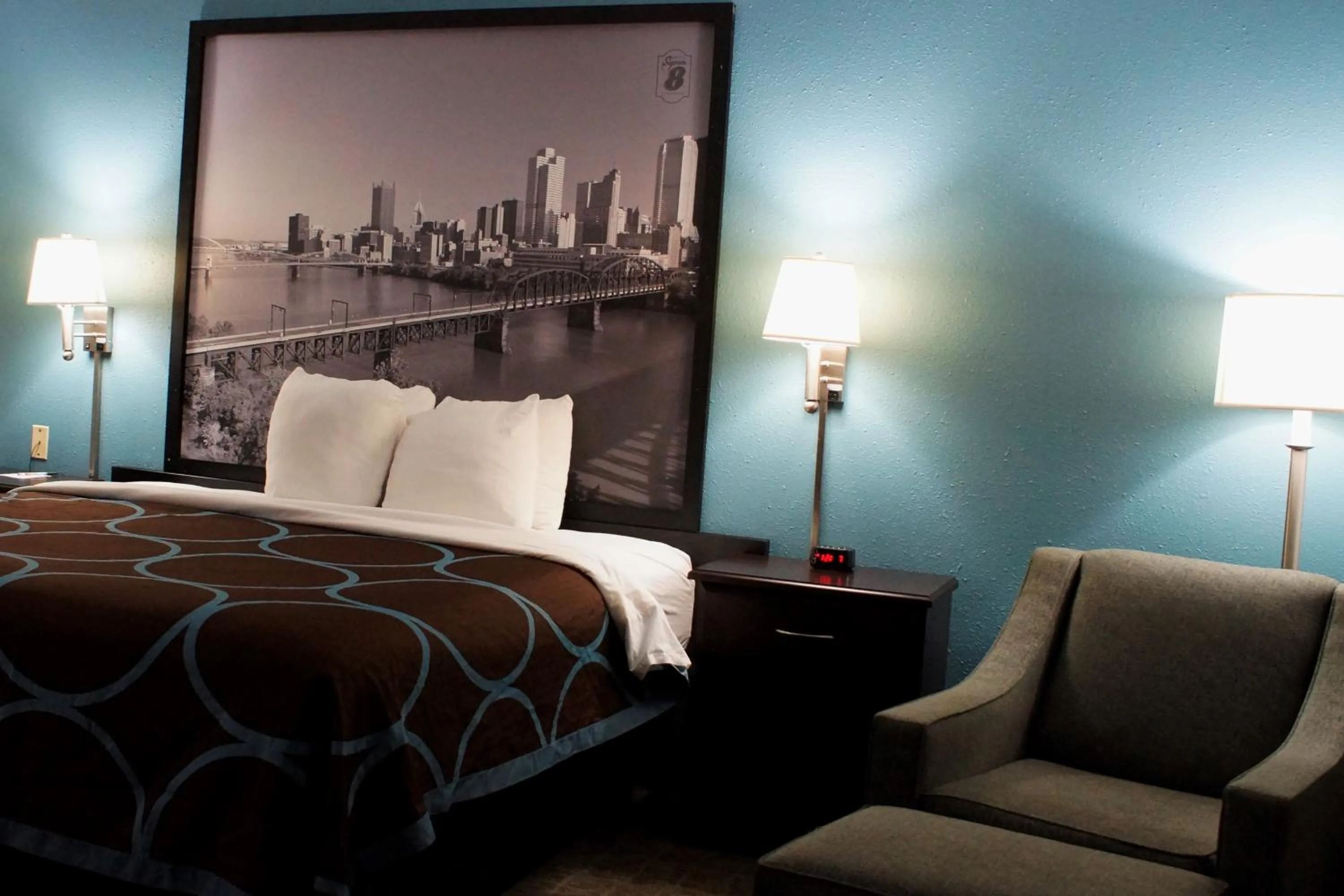 Super 8 by Wyndham Grove City