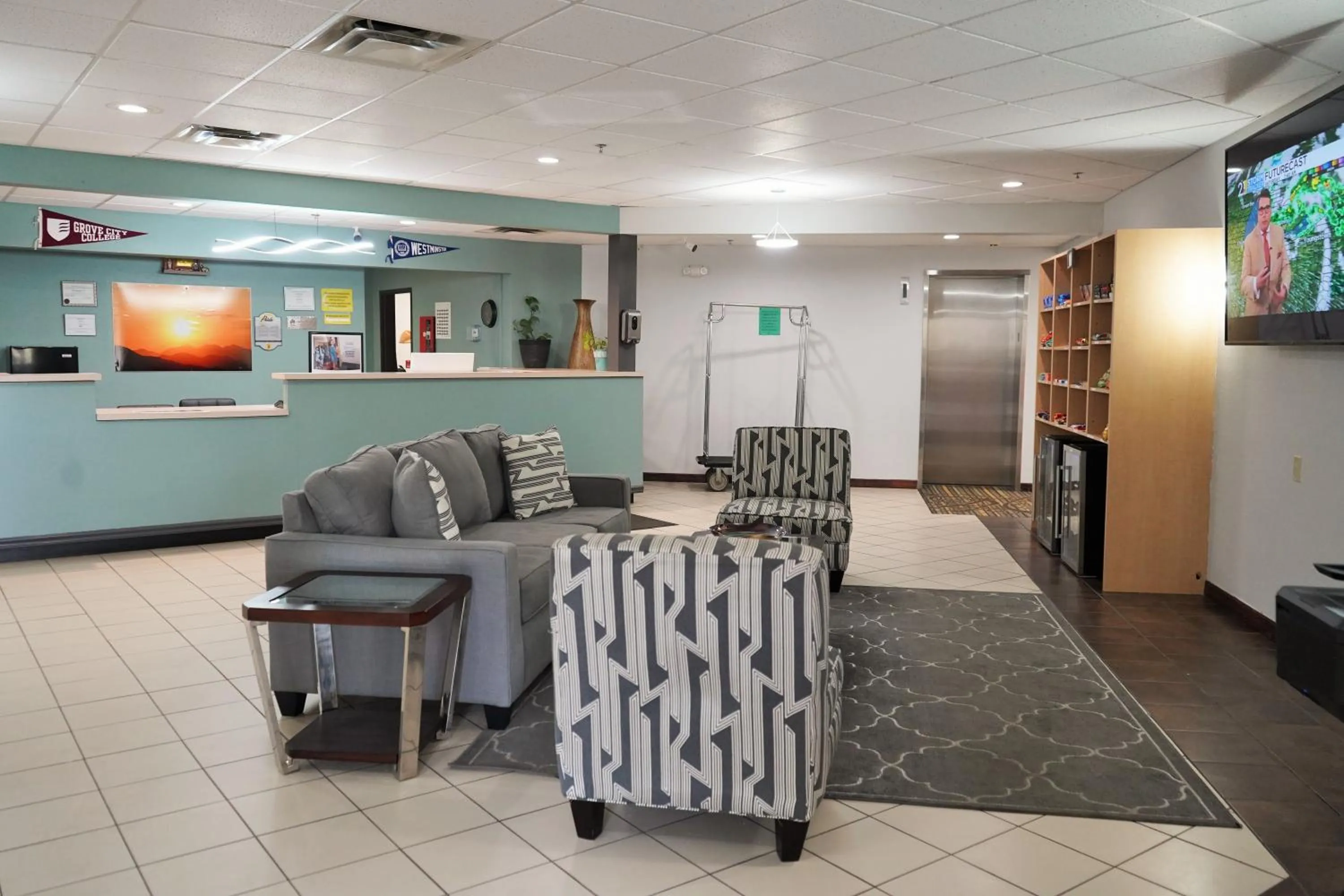 Seating area in Super 8 by Wyndham Grove City