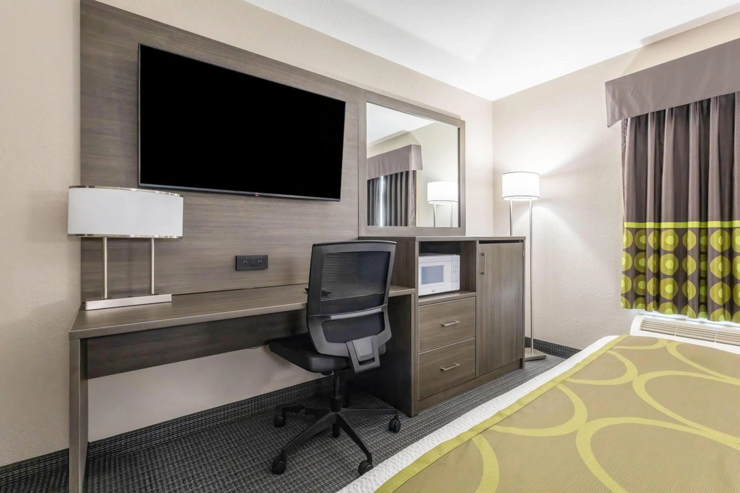 Bed in Super 8 by Wyndham Prince Albert