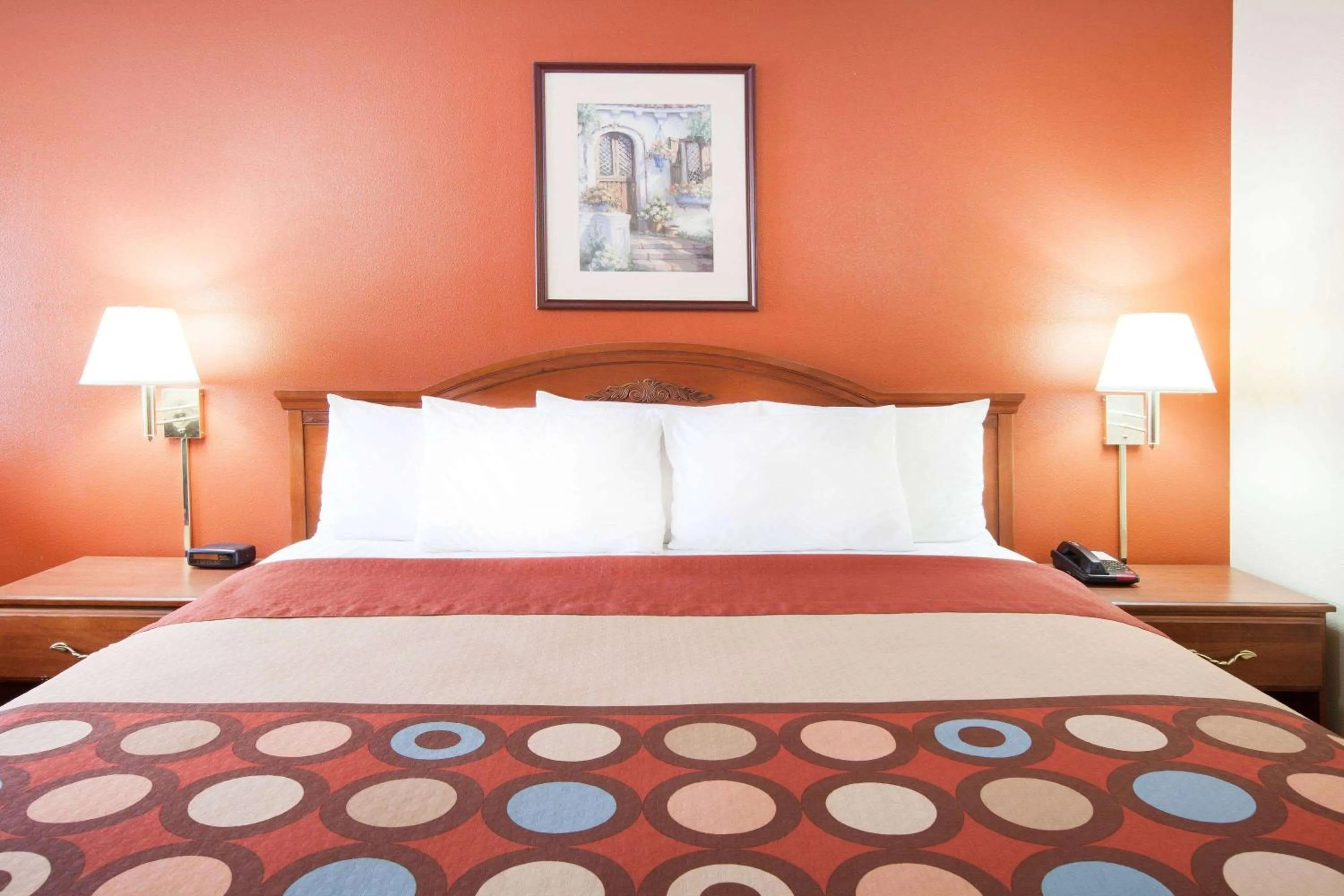 Photo of the whole room, Bed in Super 8 by Wyndham White Hall