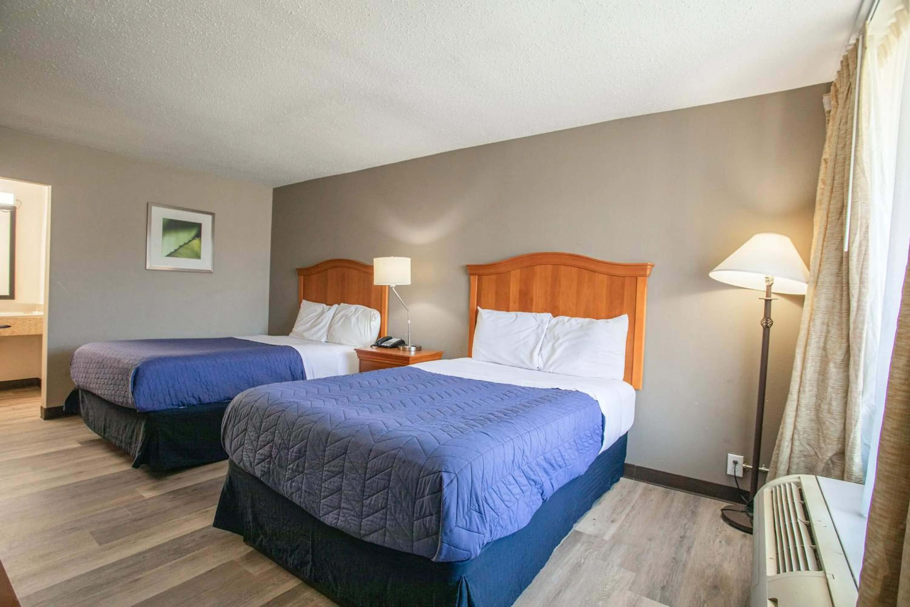 Bedroom, Bed in OYO hotel Greensboro east I 40