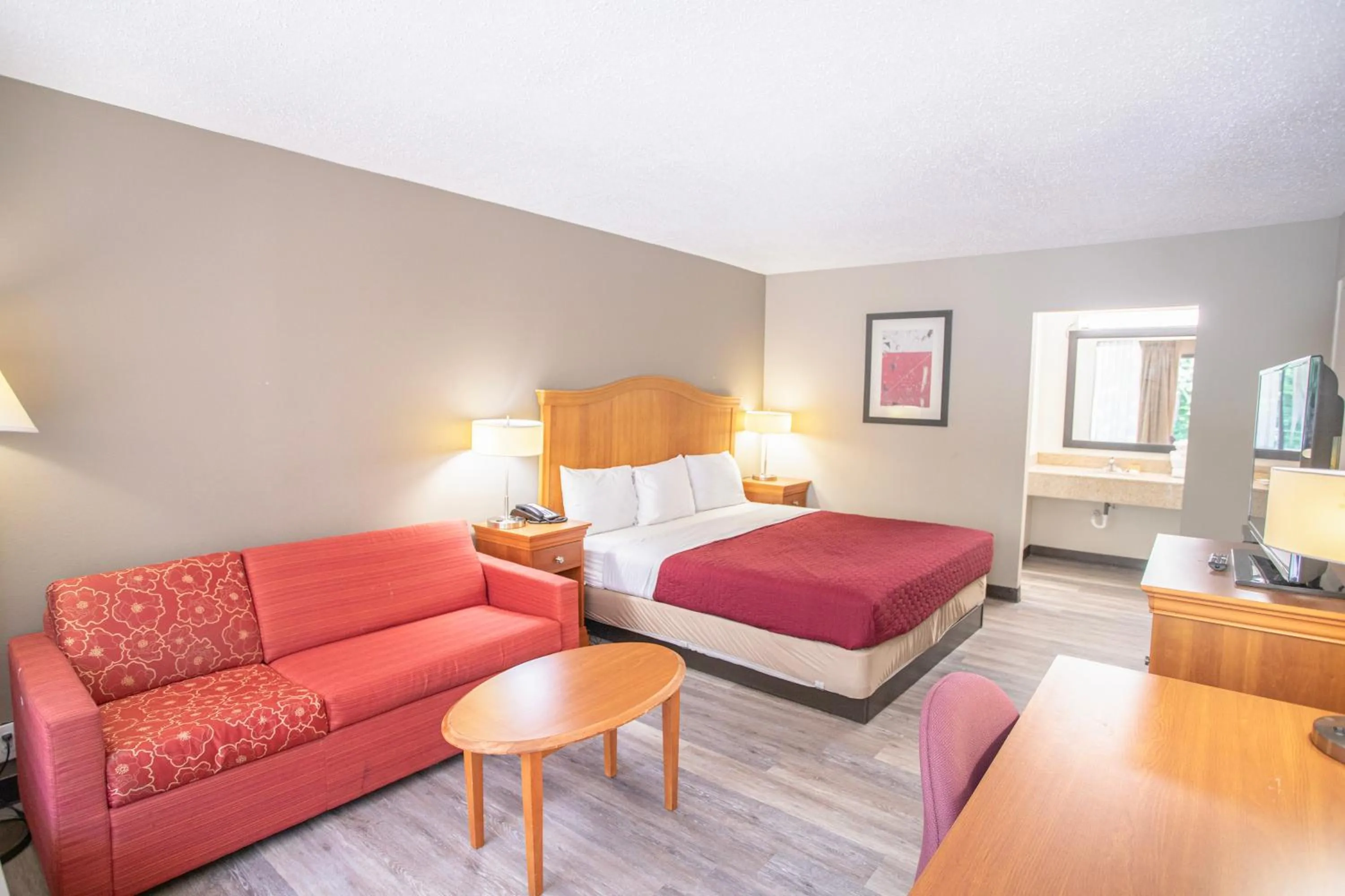 Bedroom, Bed in OYO hotel Greensboro east I 40