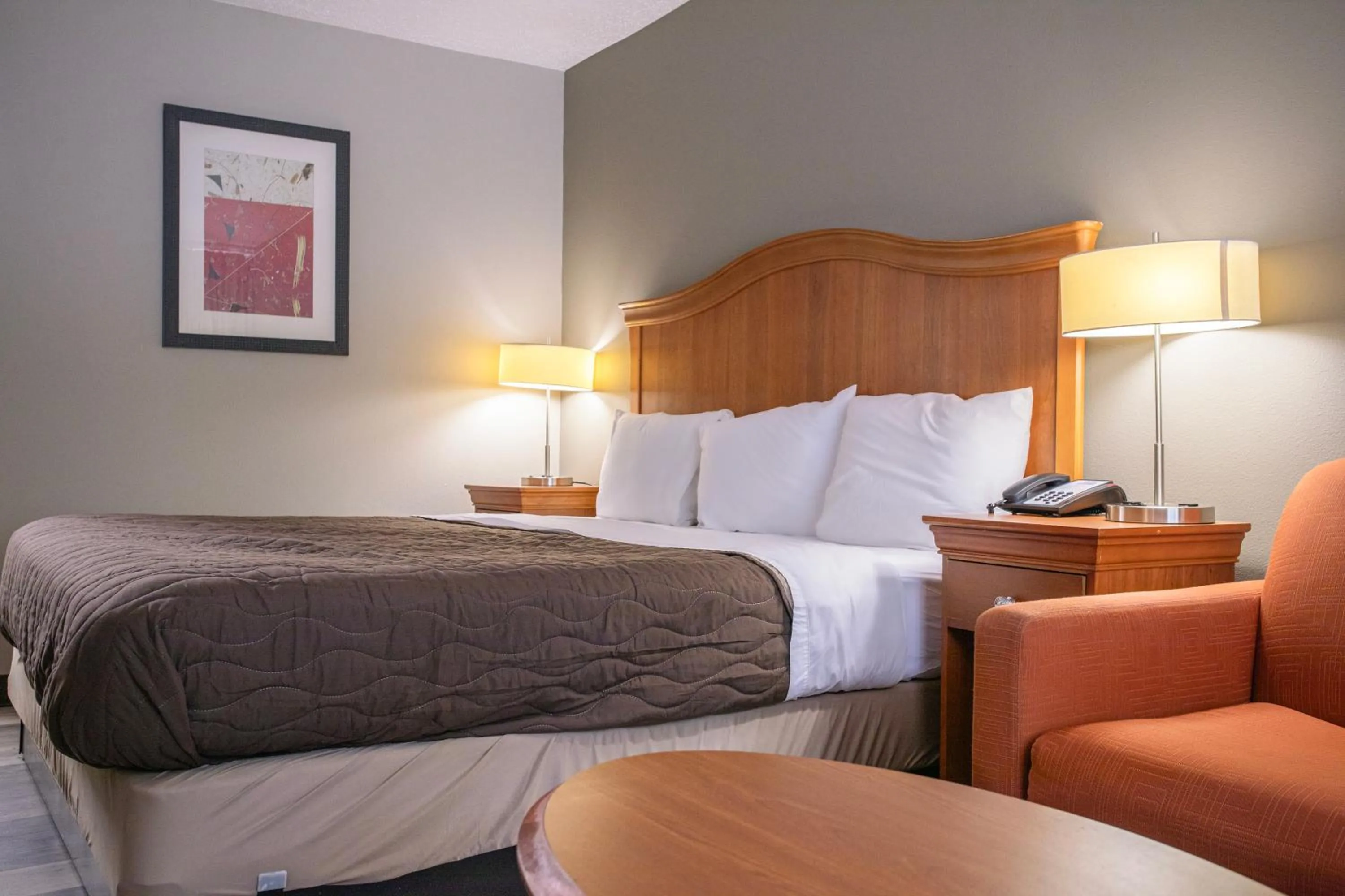 Bedroom, Bed in OYO hotel Greensboro east I 40