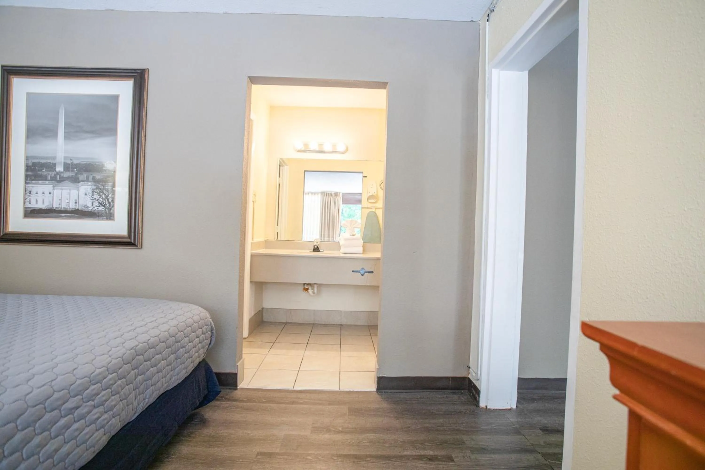 Bedroom, Bed in OYO hotel Greensboro east I 40