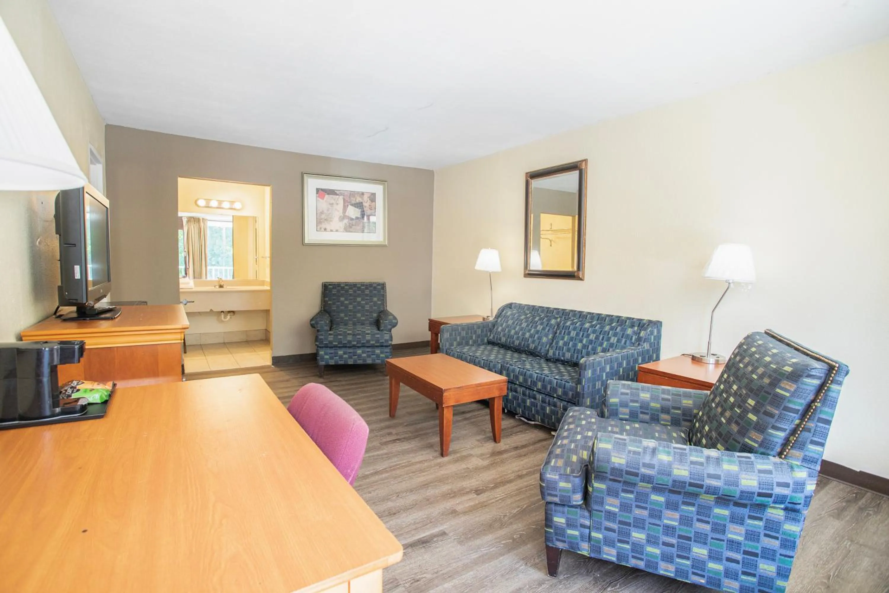 Bedroom in OYO hotel Greensboro east I 40