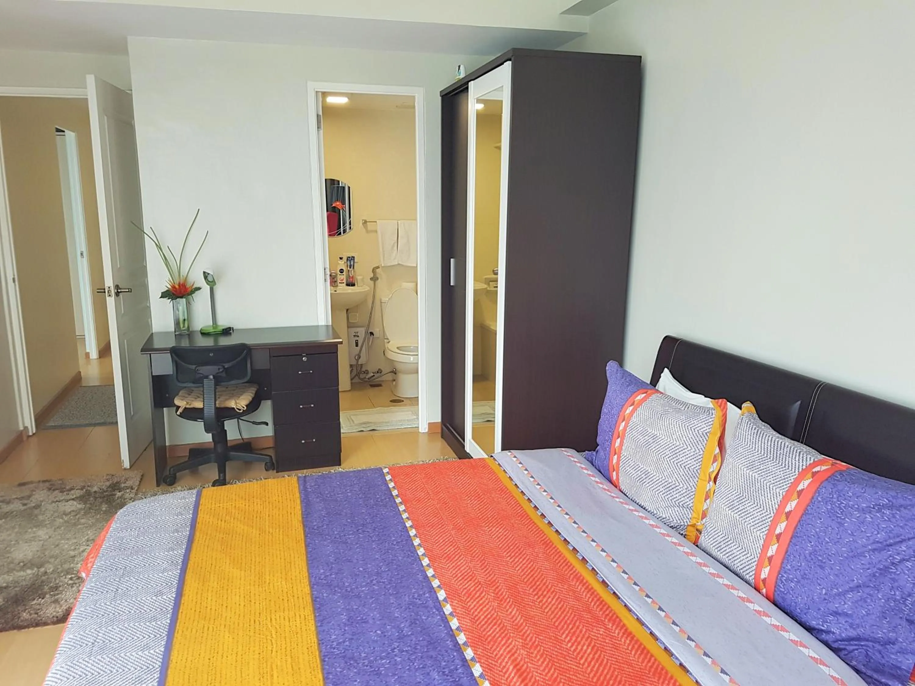 Bathroom, Bed in Avant Apartments at The Fort
