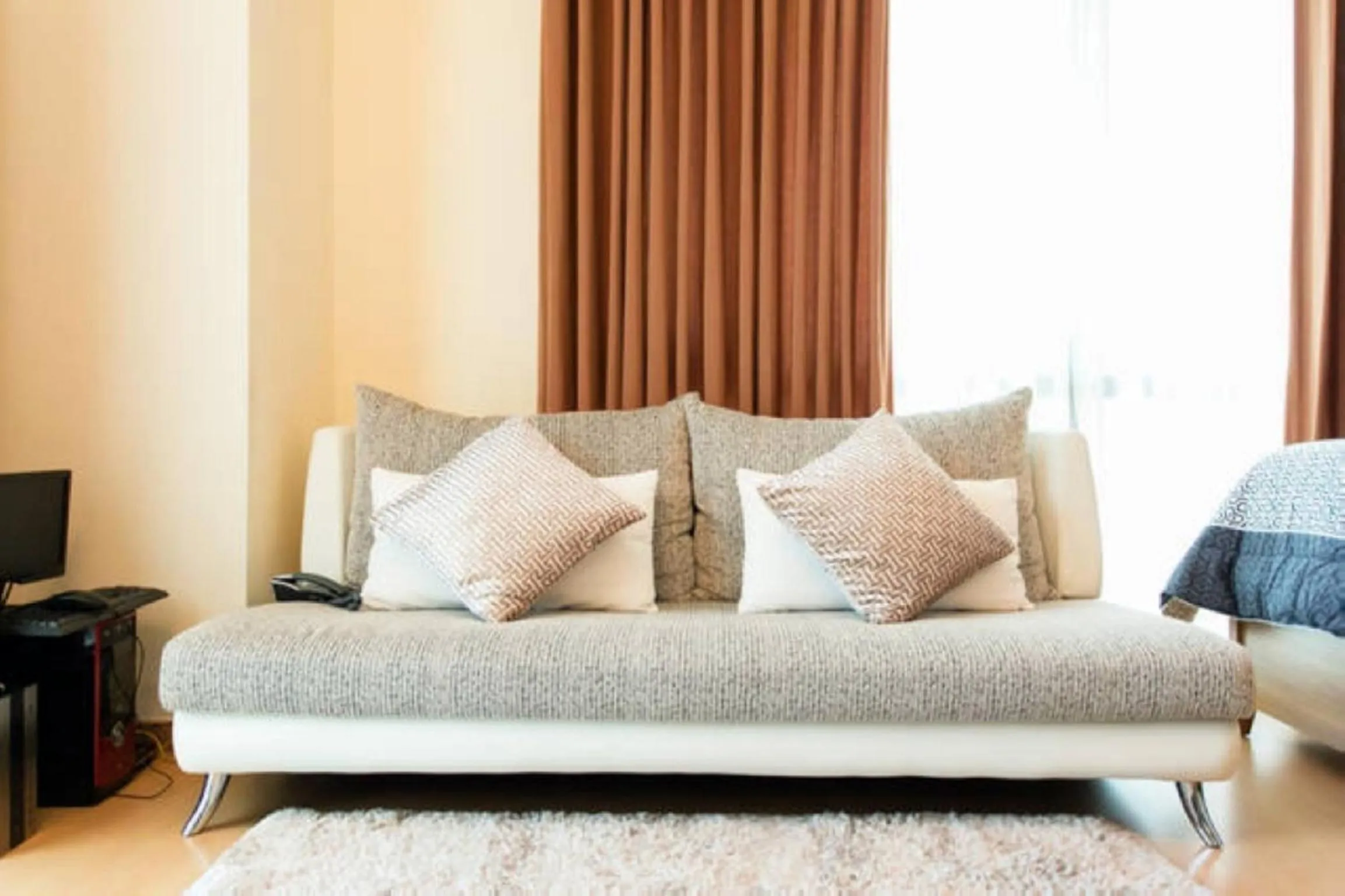 Seating area in Avant Apartments at The Fort