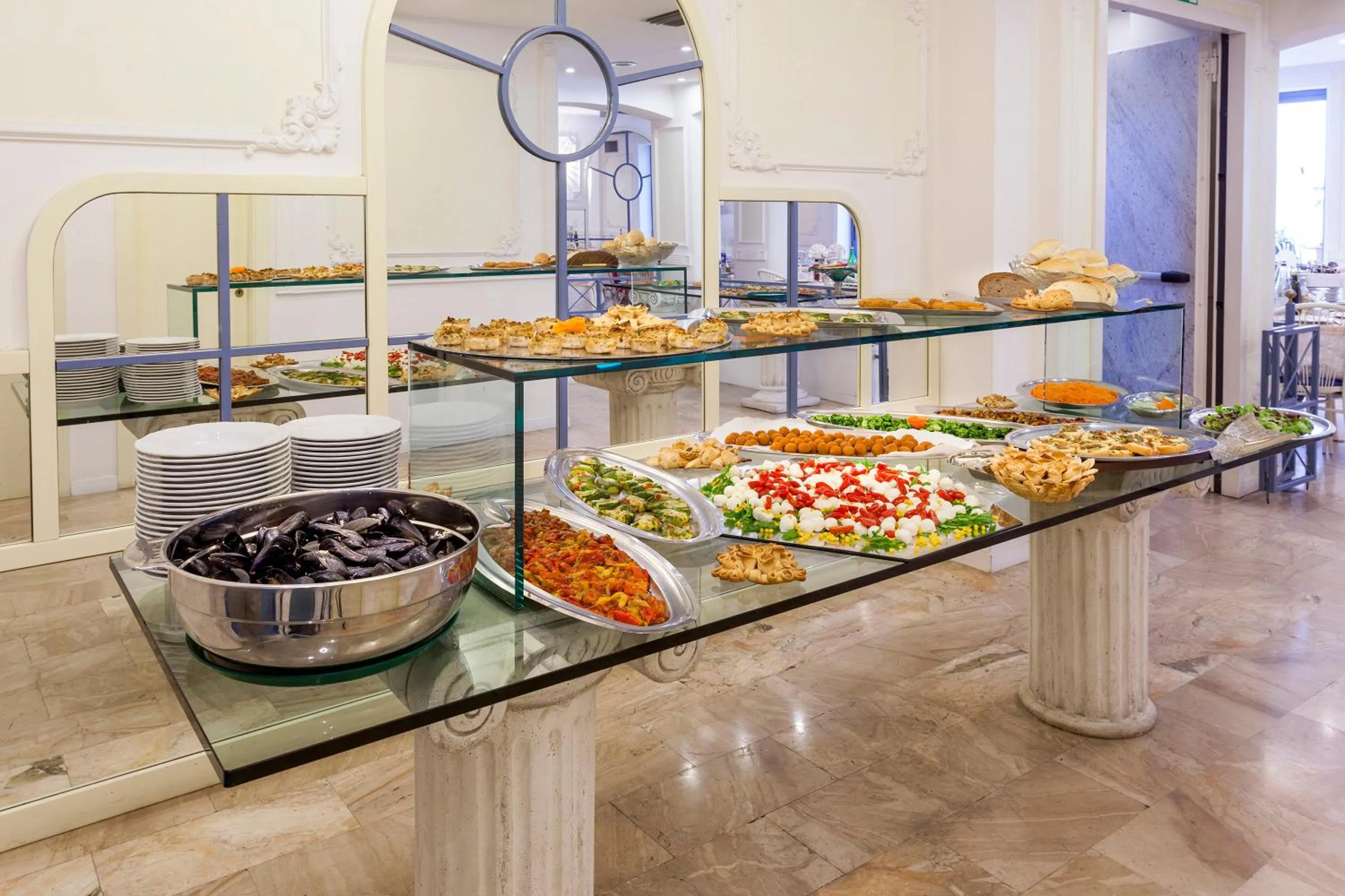 Restaurant/places to eat in Royal Boutique Hotel