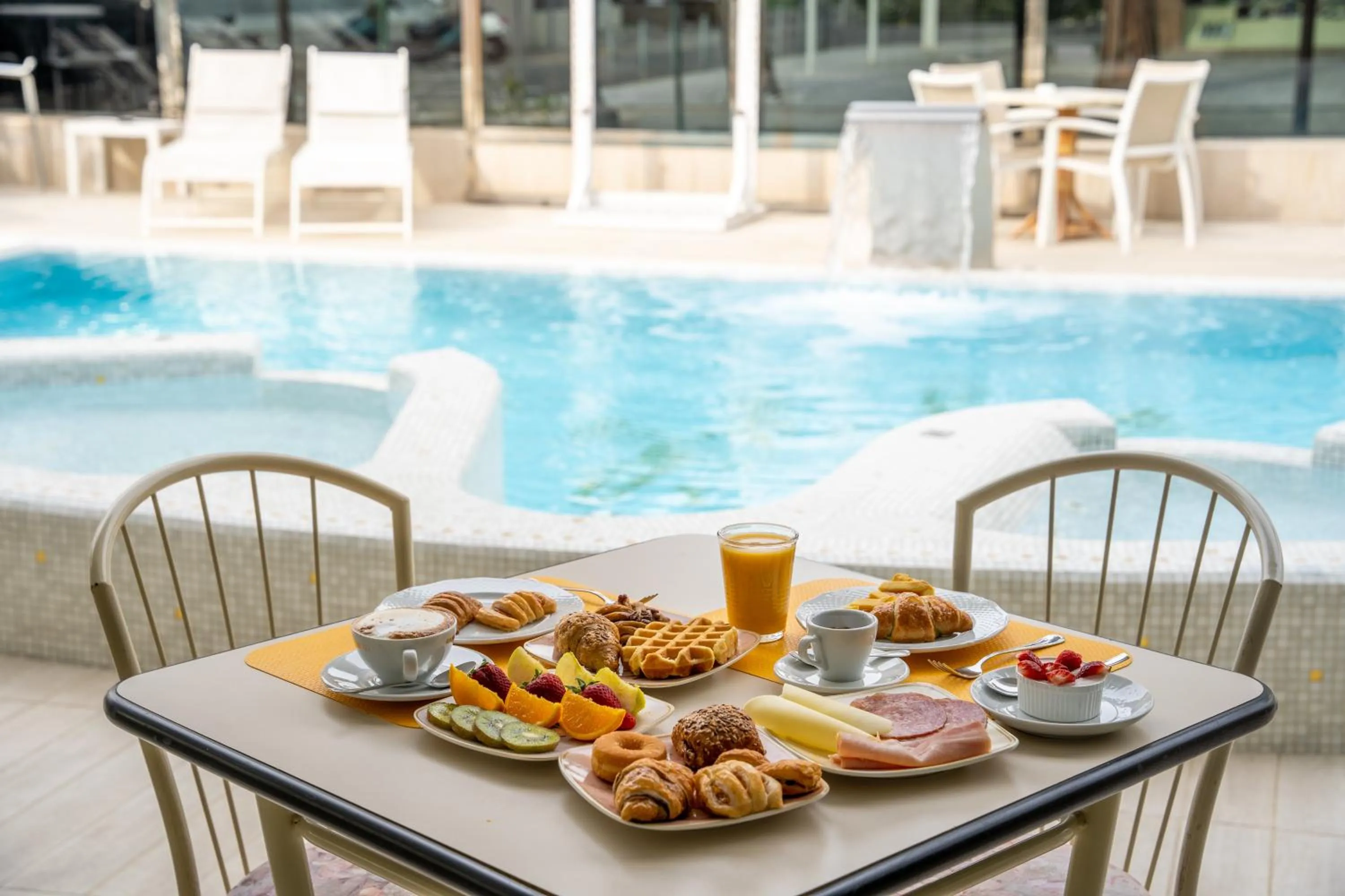 Swimming pool in Royal Boutique Hotel