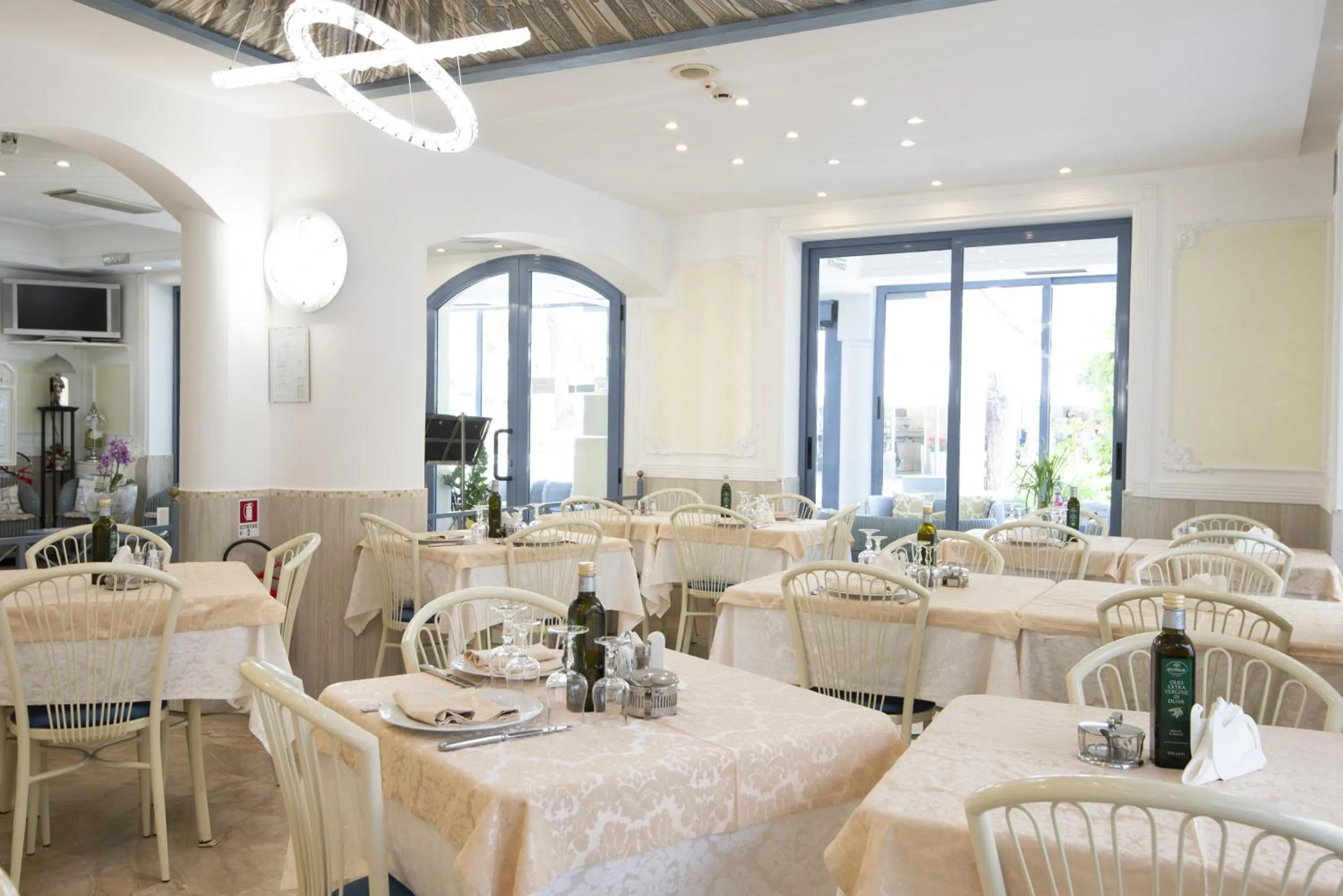 Restaurant/places to eat in Royal Boutique Hotel