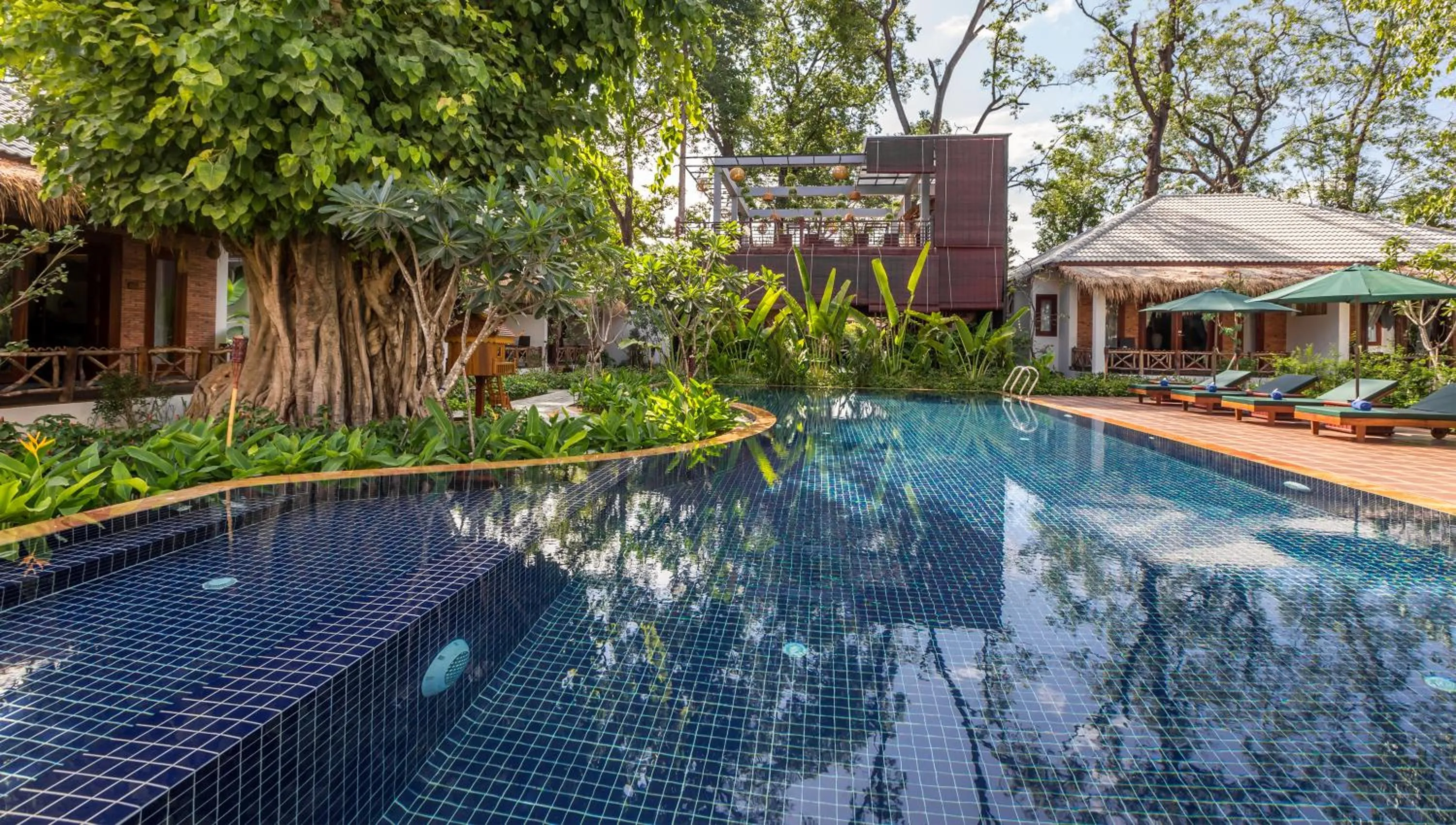 Swimming pool in La Rivière d' Angkor Resort