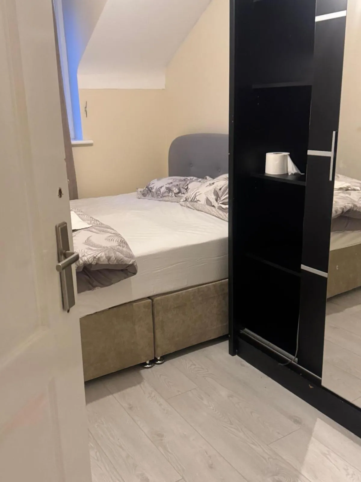 Bedroom, Bed in Komegloba Mega room