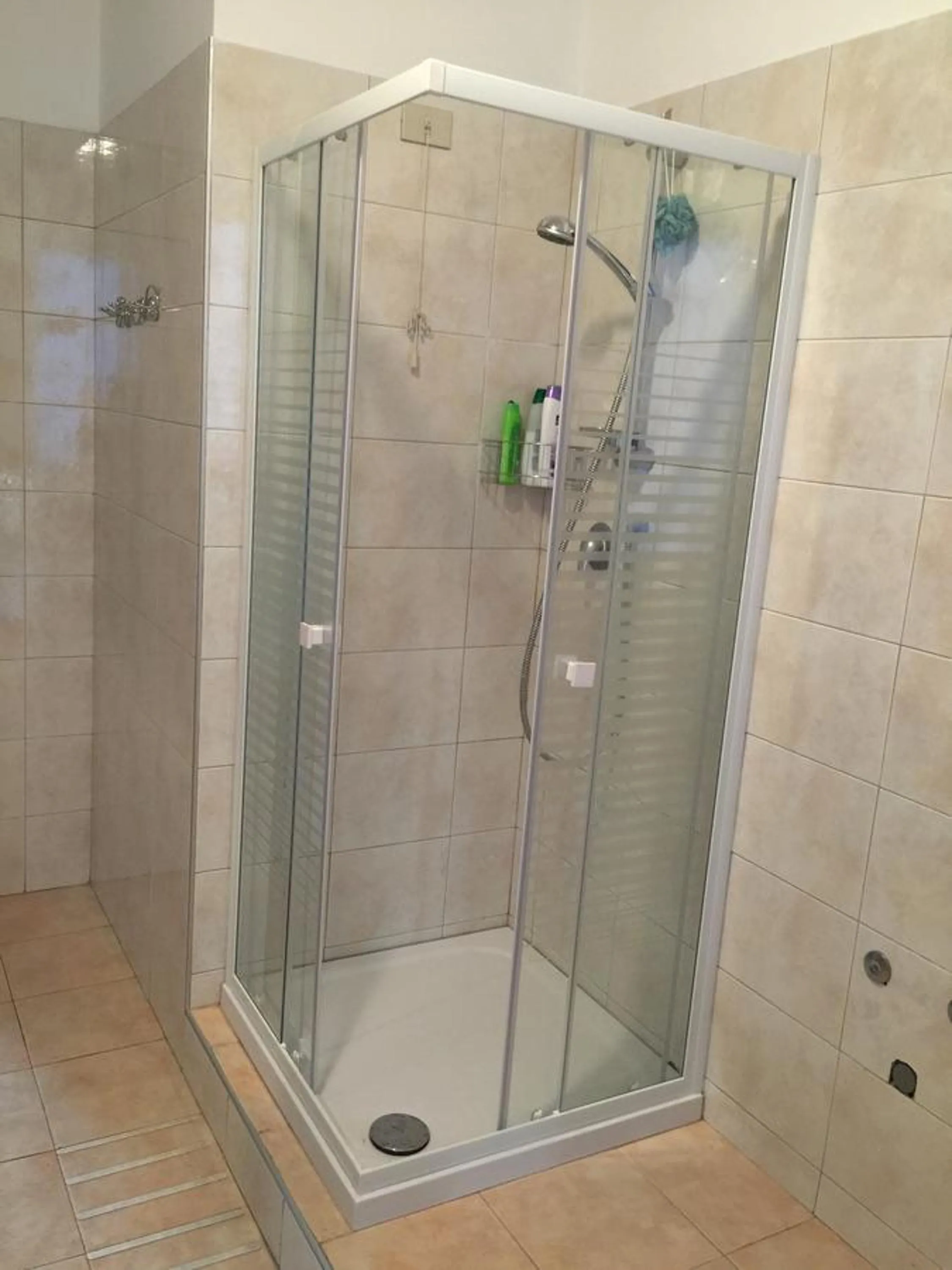 Shower in Nightstars B&B