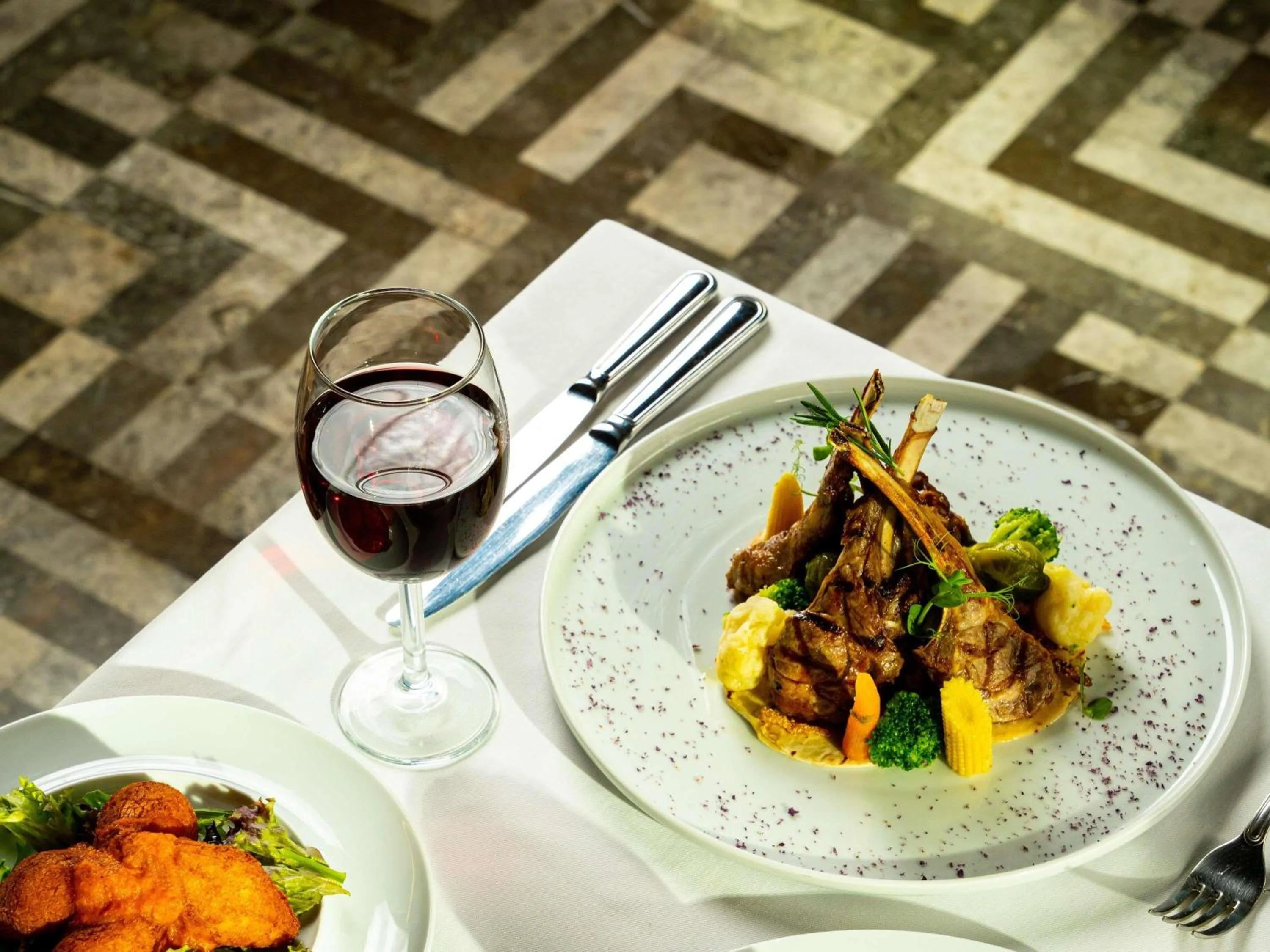 Restaurant/places to eat in Downtown Ankara Hotel