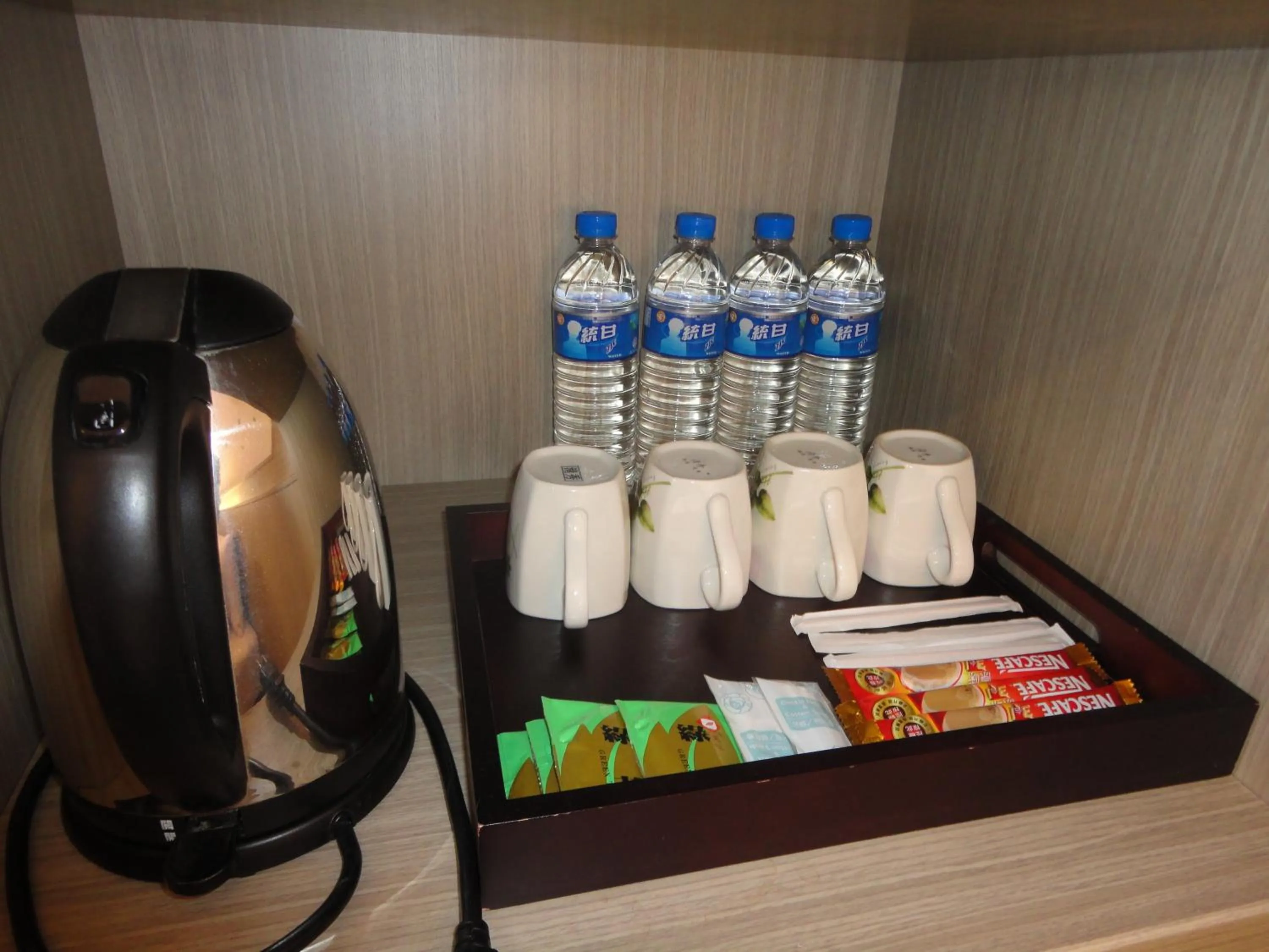 Coffee/tea facilities in Royal Hotel