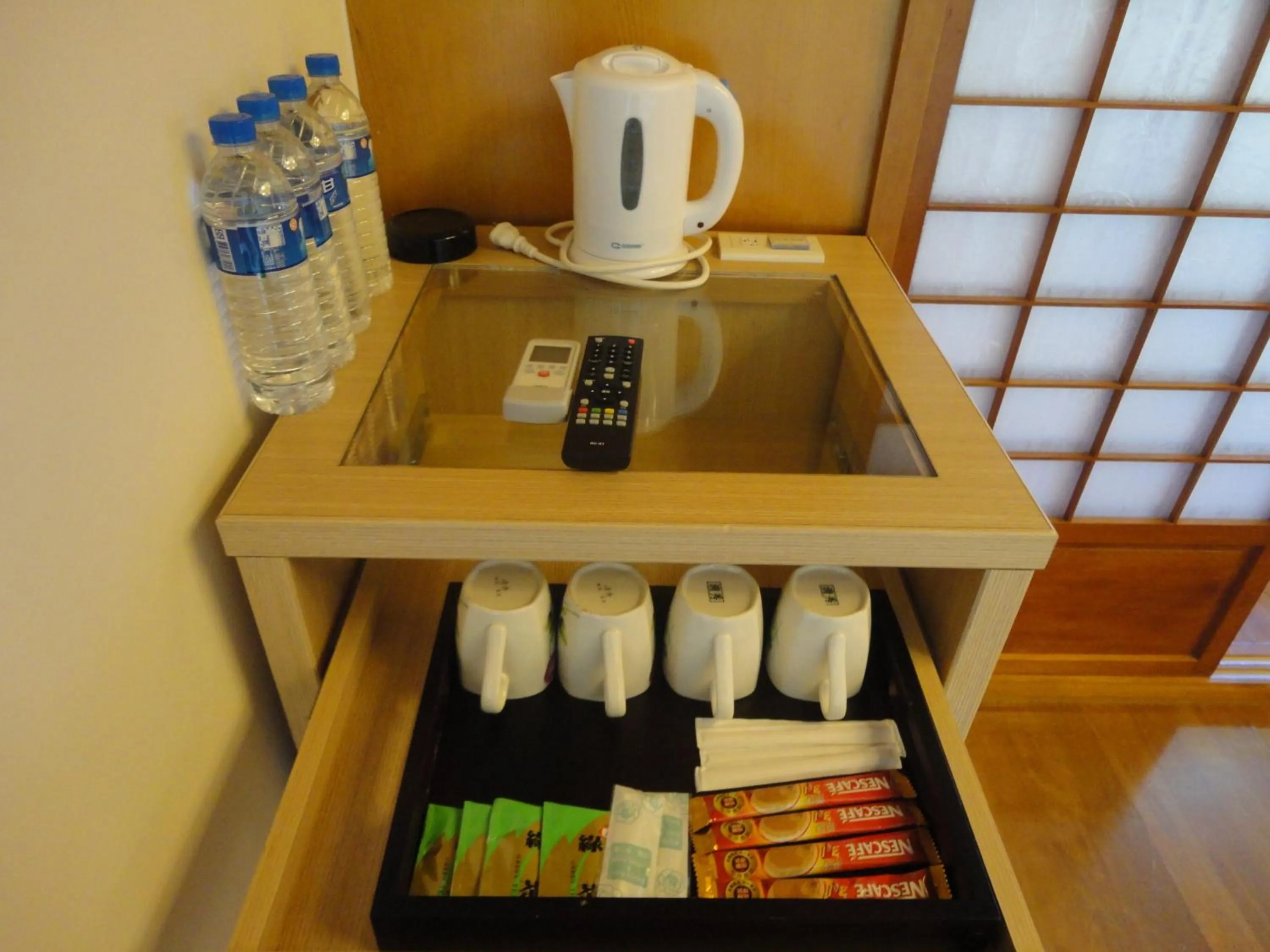Coffee/tea facilities in Royal Hotel