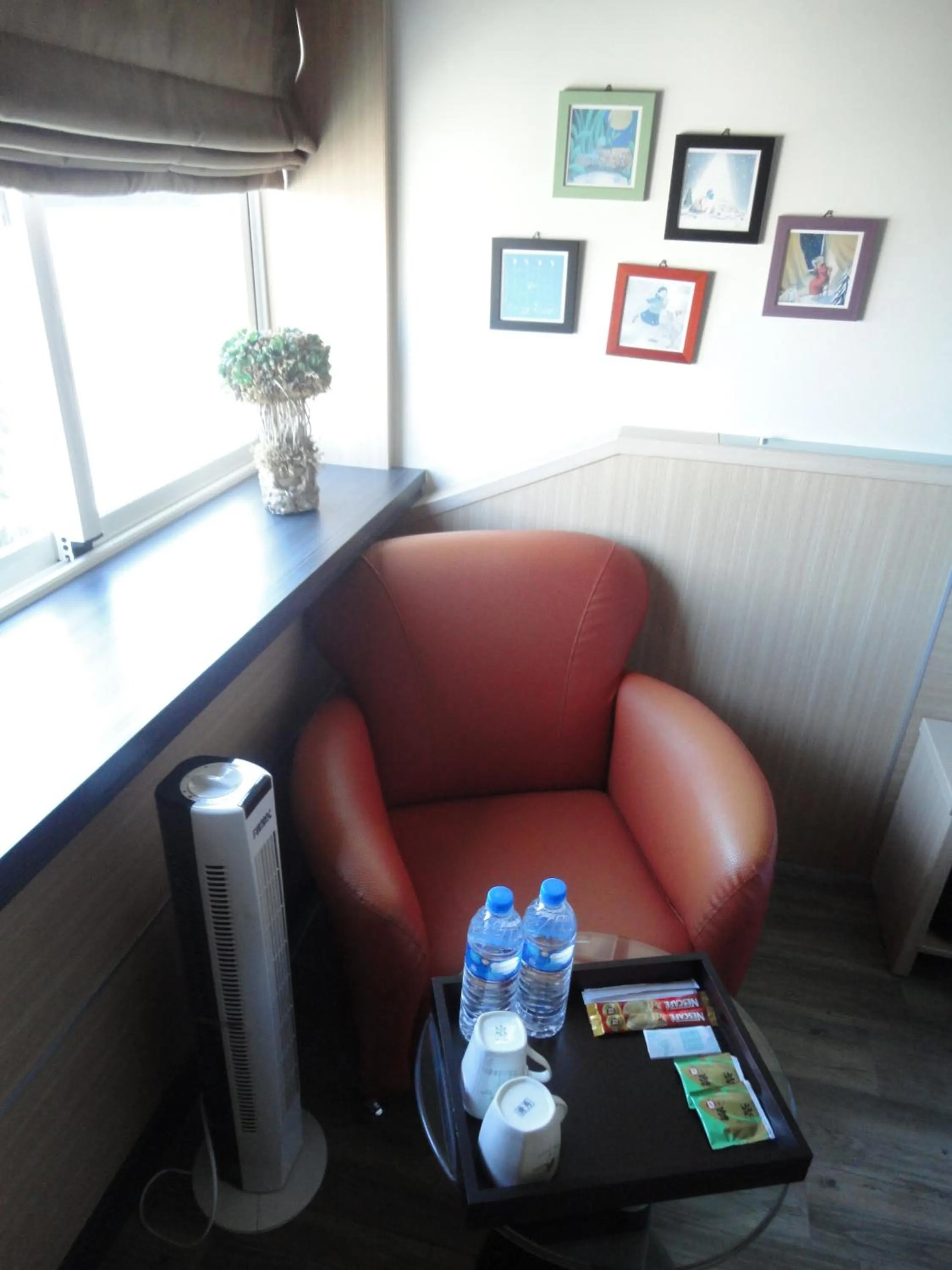 Seating area in Royal Hotel