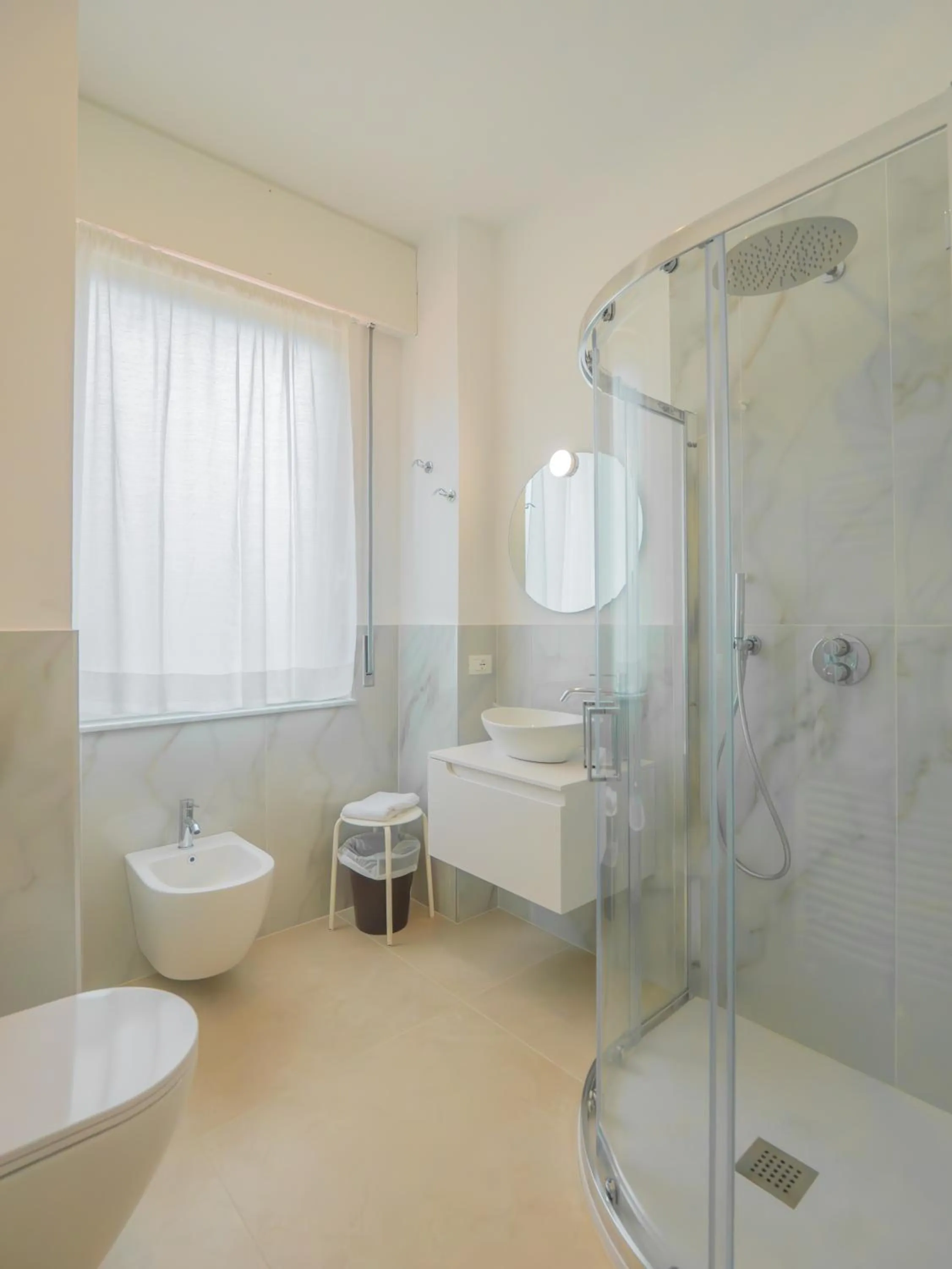 Shower in Hotel Splendid