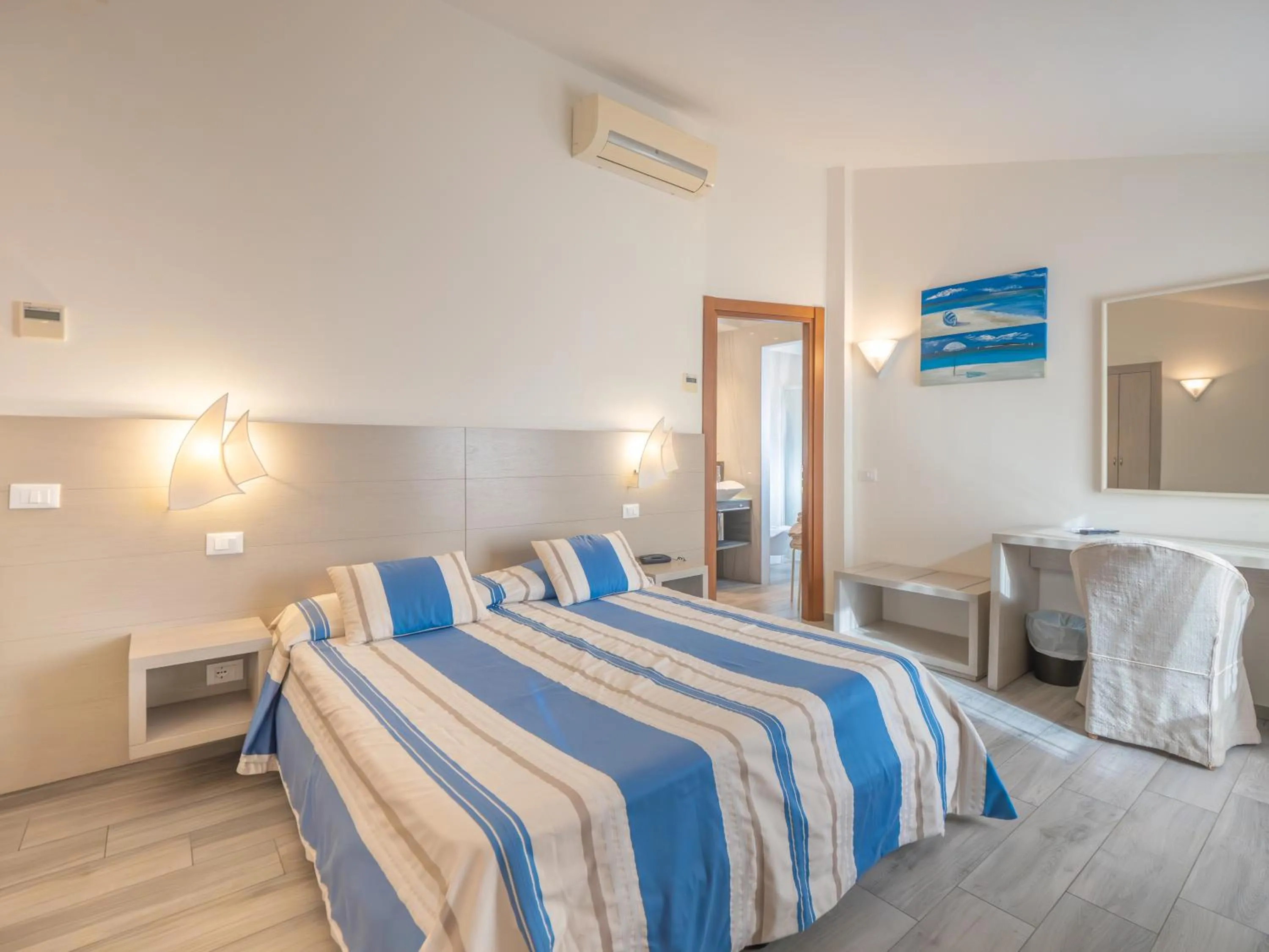 children, Bed in Hotel Splendid