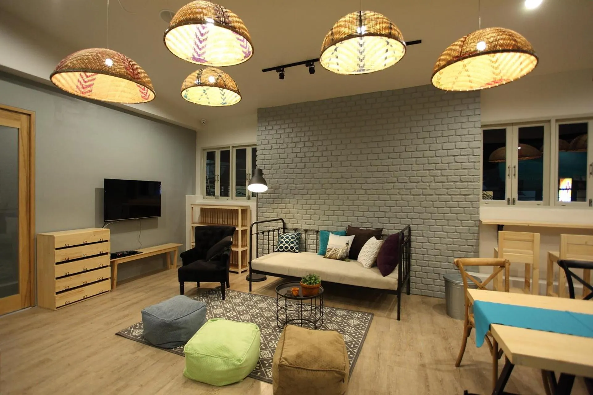 Living room in Lupta Hostel Patong Hideaway