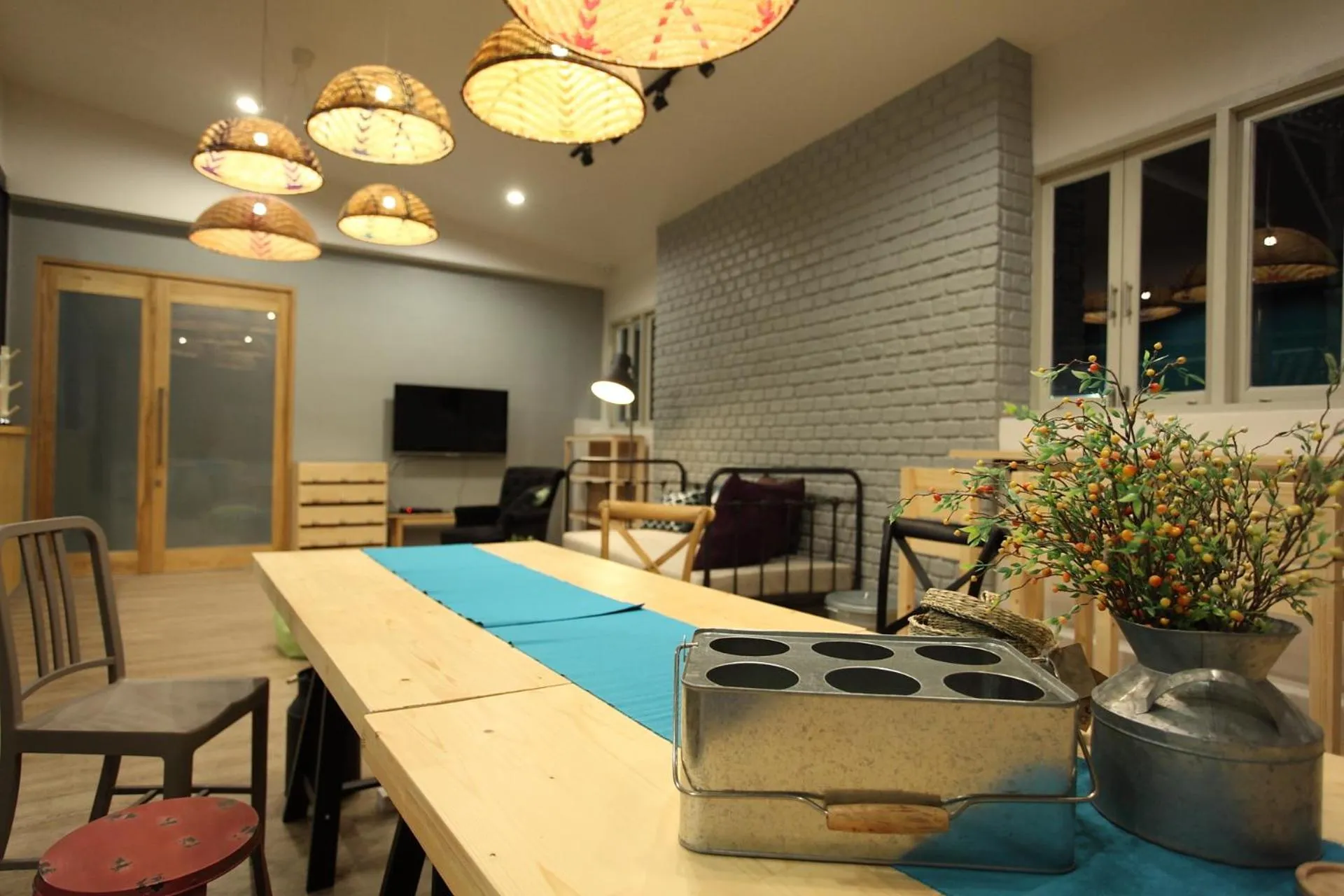 Dining area in Lupta Hostel Patong Hideaway