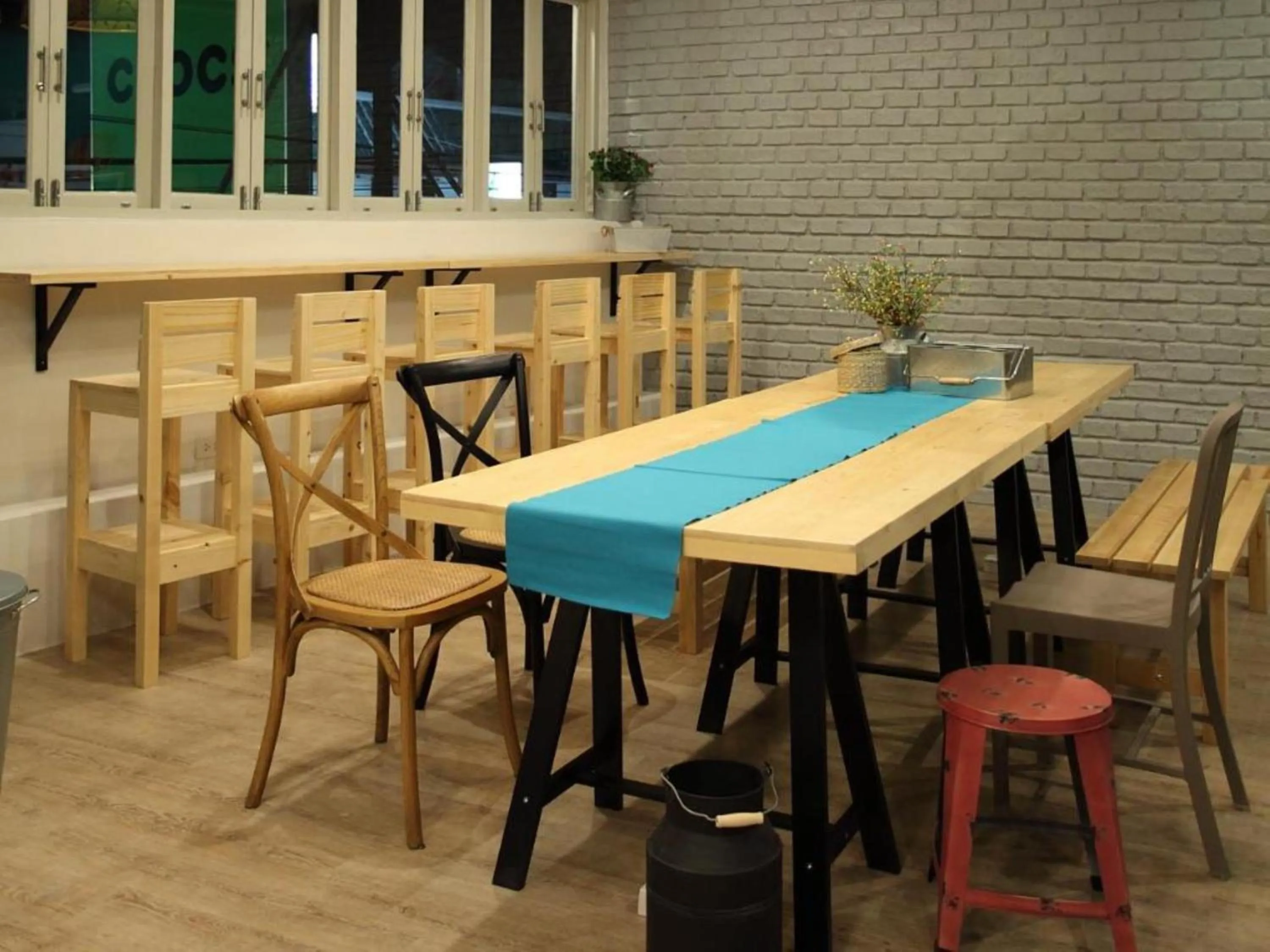 Restaurant/places to eat in Lupta Hostel Patong Hideaway